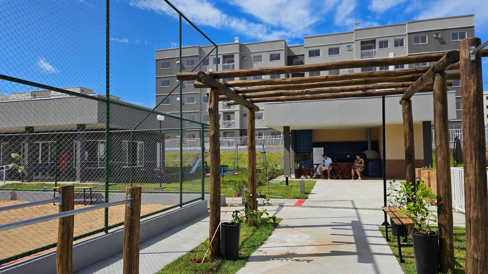 Com mais de R$ 2,4 milhões em recursos estaduais, residencial beneficia 200 famílias em Cascavel