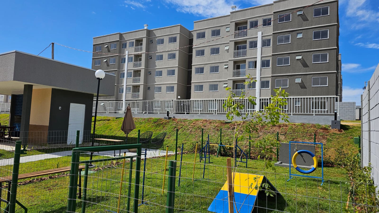 Com mais de R$ 2,4 milhões em recursos estaduais, residencial beneficia 200 famílias em Cascavel