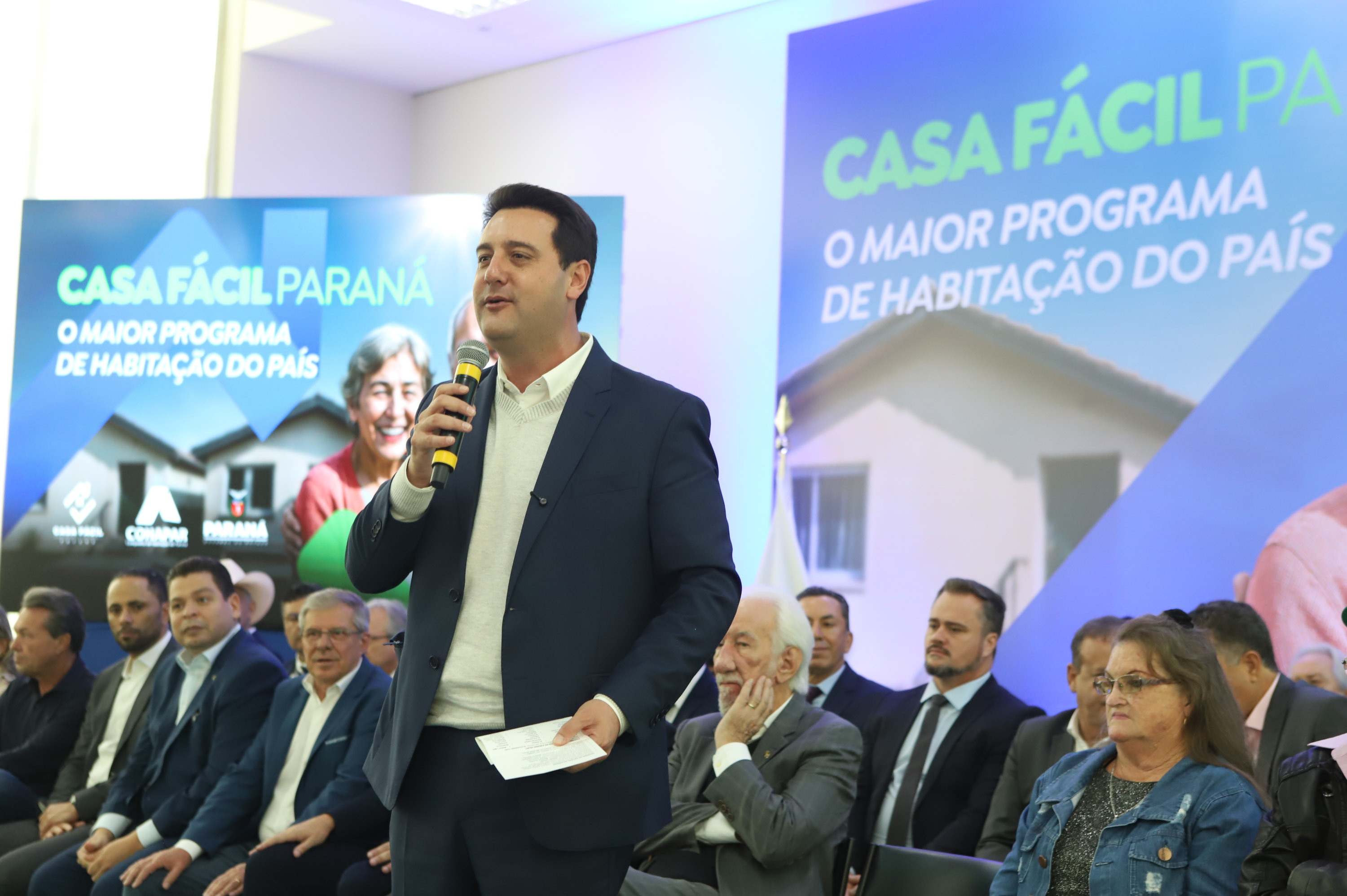 Convênio entre Cohapar e Sanepar vai levar banheiros a mais de 3 mil residências