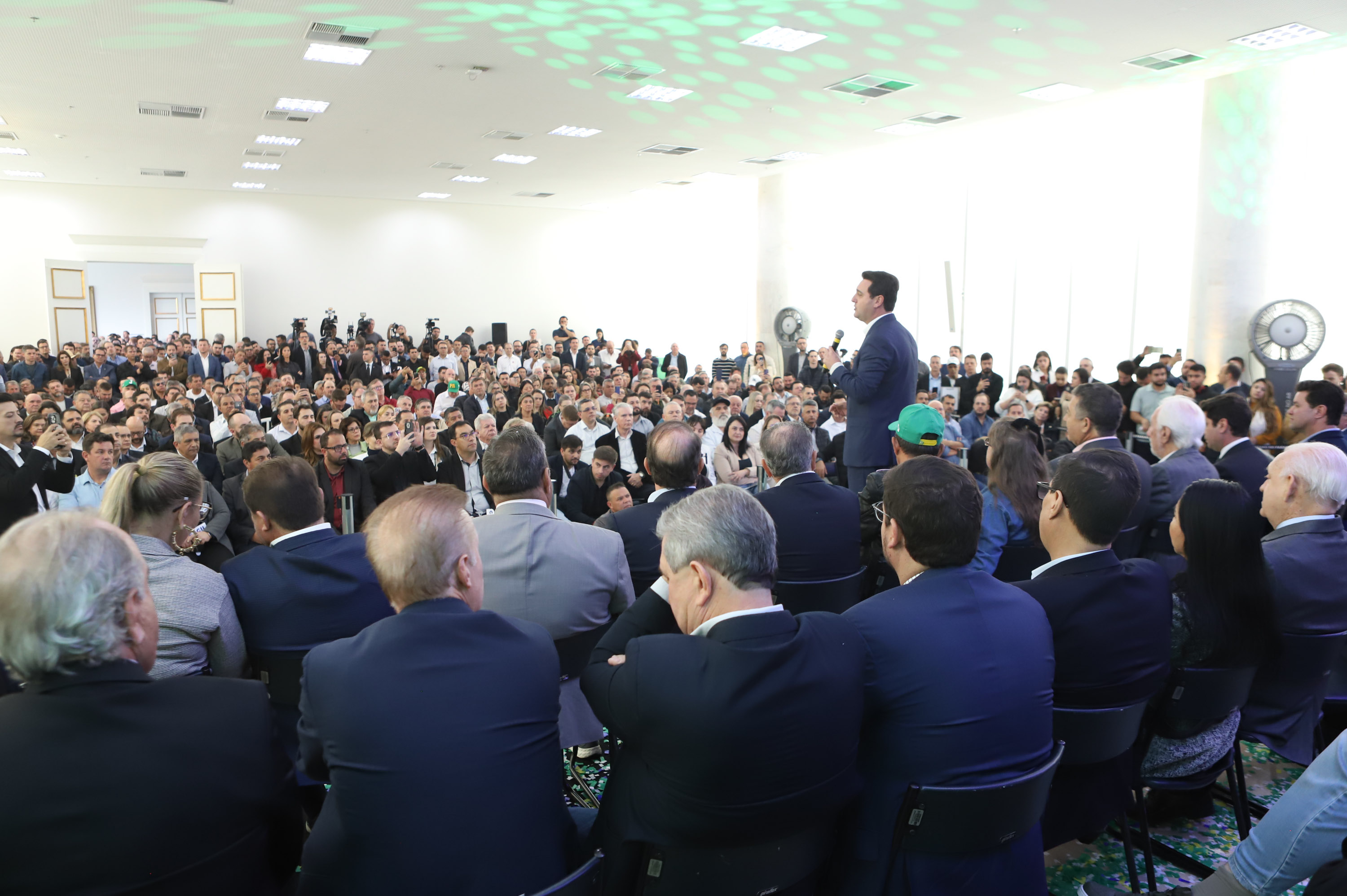 Convênio entre Cohapar e Sanepar vai levar banheiros a mais de 3 mil residências