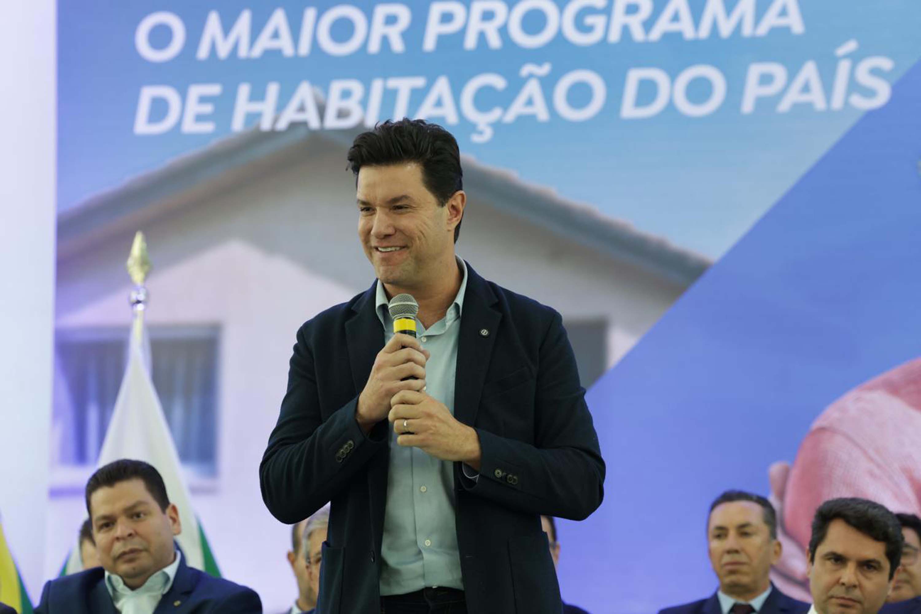 Convênio entre Cohapar e Sanepar vai levar banheiros a mais de 3 mil residências