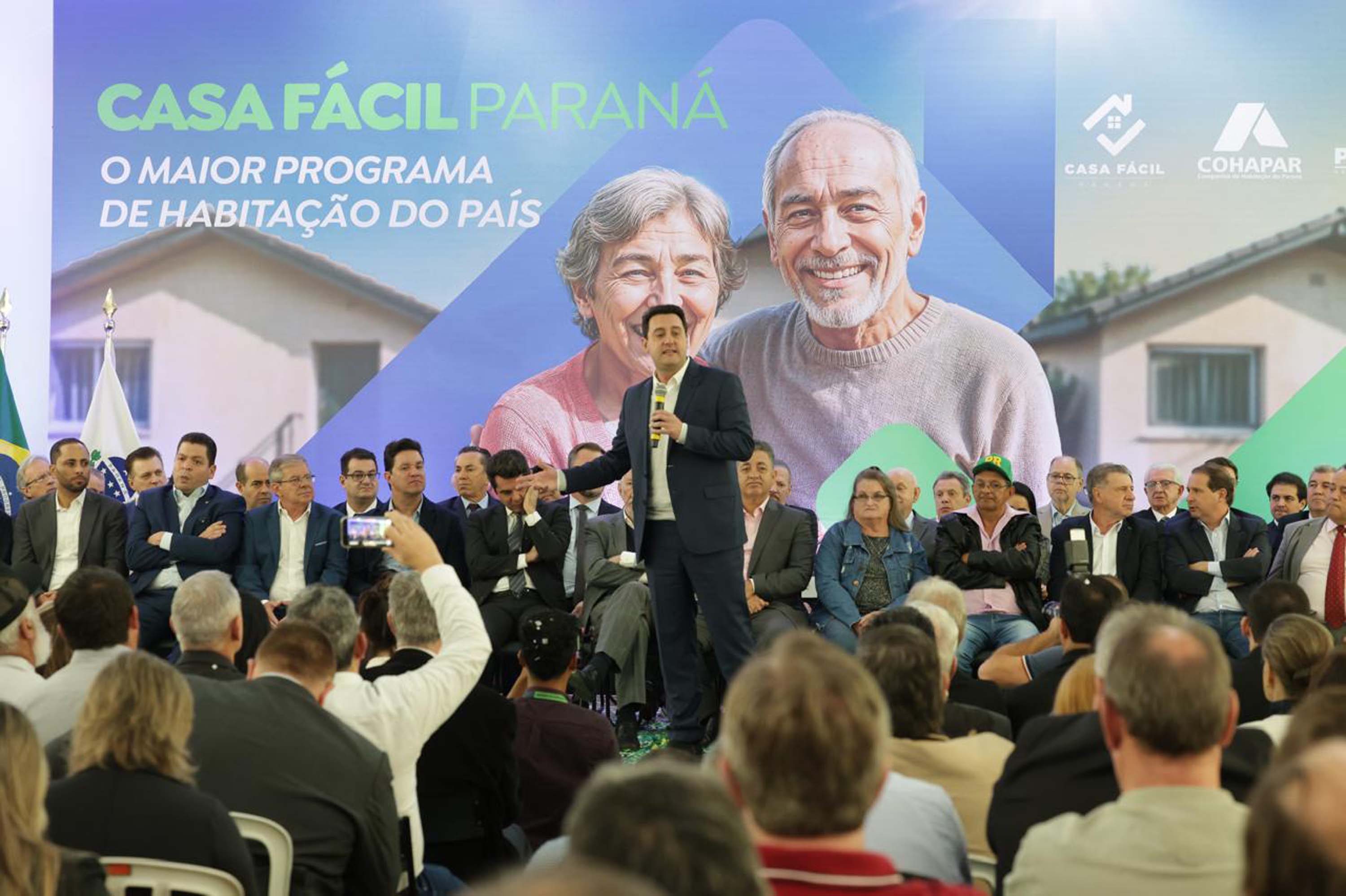 Convênio entre Cohapar e Sanepar vai levar banheiros a mais de 3 mil residências