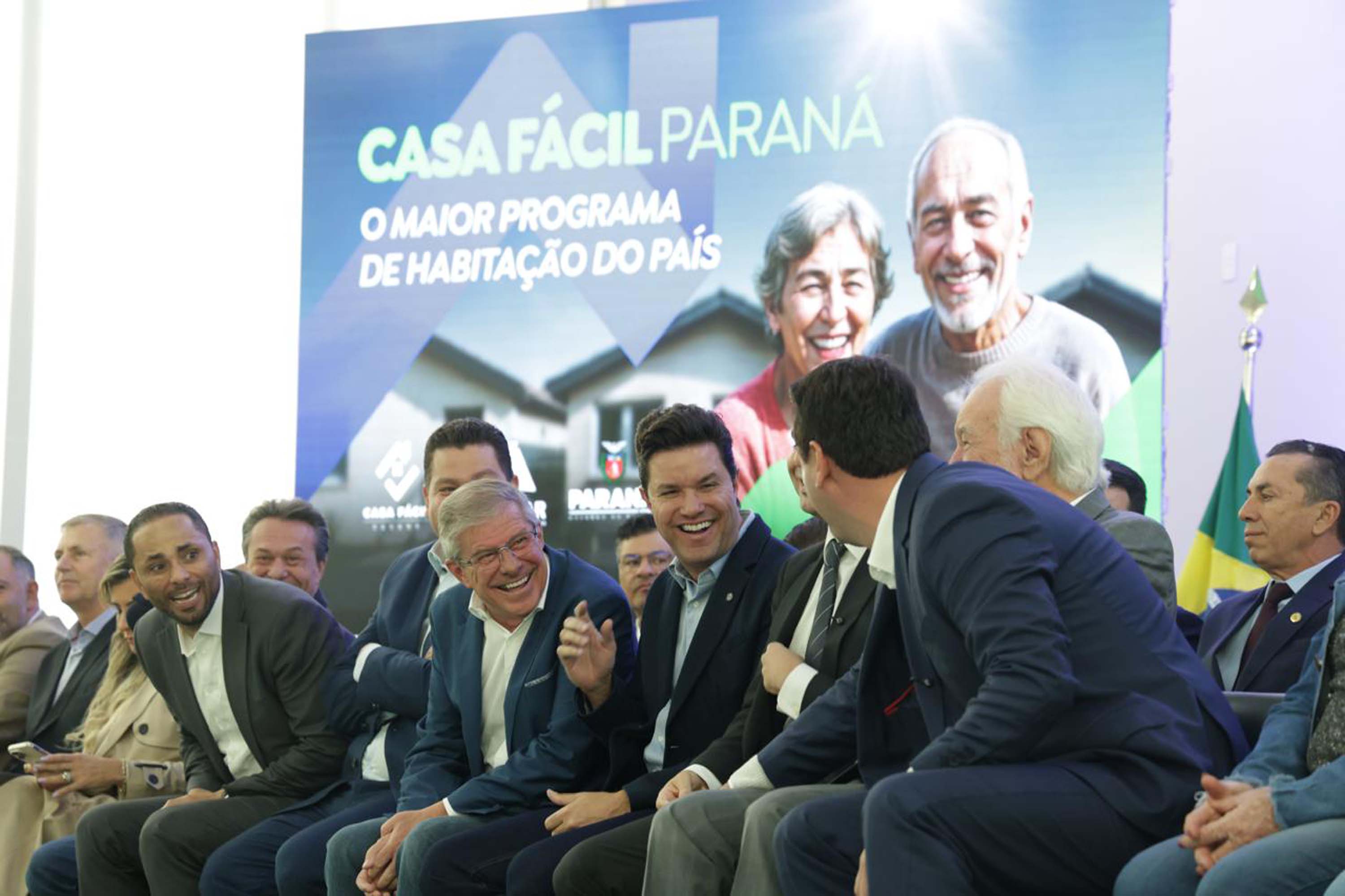 Convênio entre Cohapar e Sanepar vai levar banheiros a mais de 3 mil residências