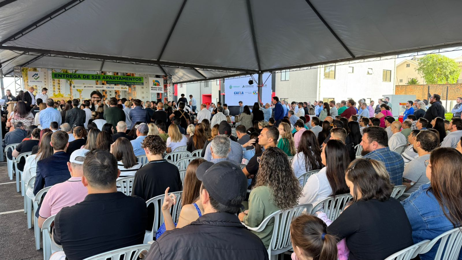 Sonho realizado: governador entrega residencial com 528 apartamentos em Guarapuava
