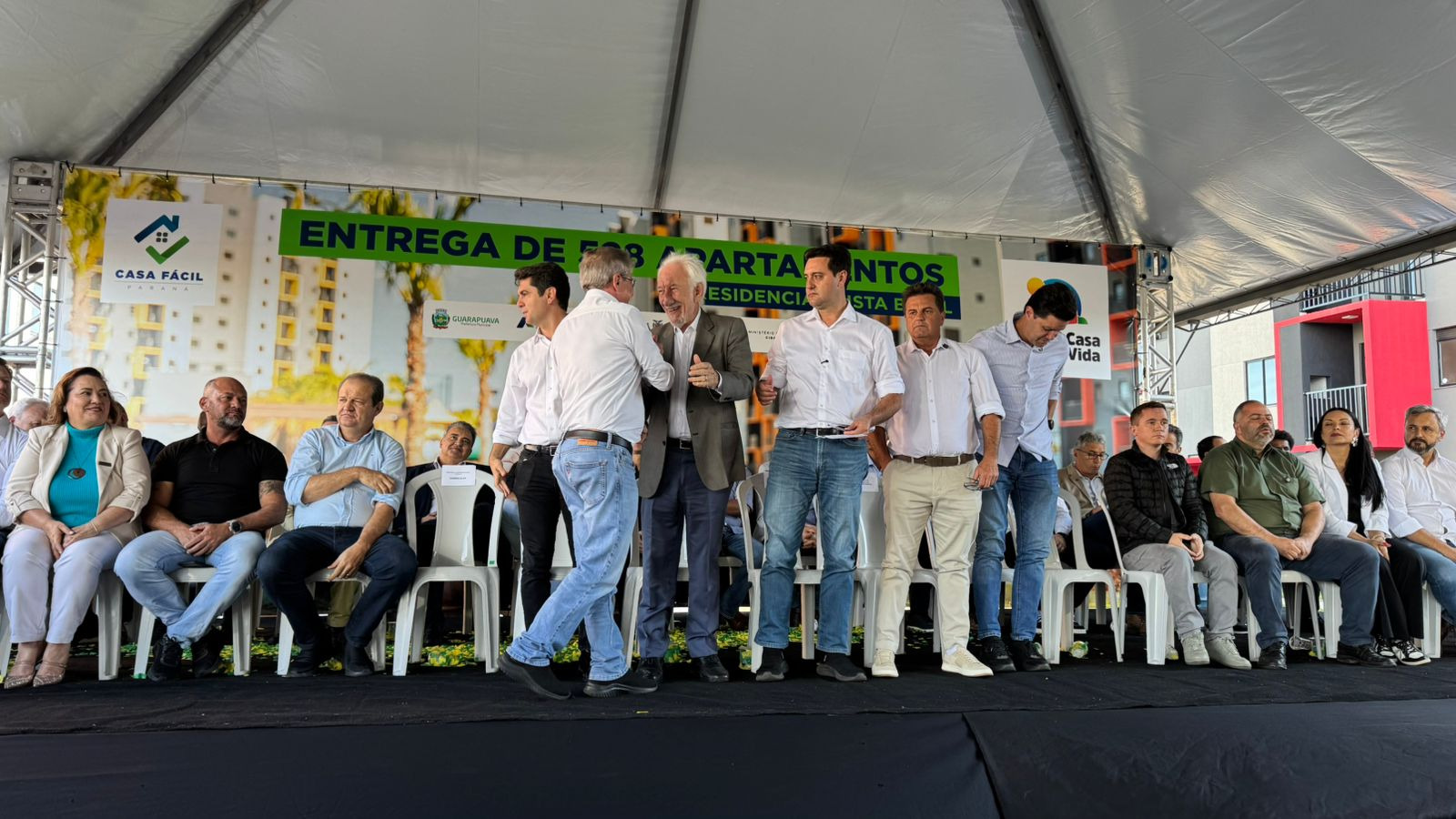 Sonho realizado: governador entrega residencial com 528 apartamentos em Guarapuava