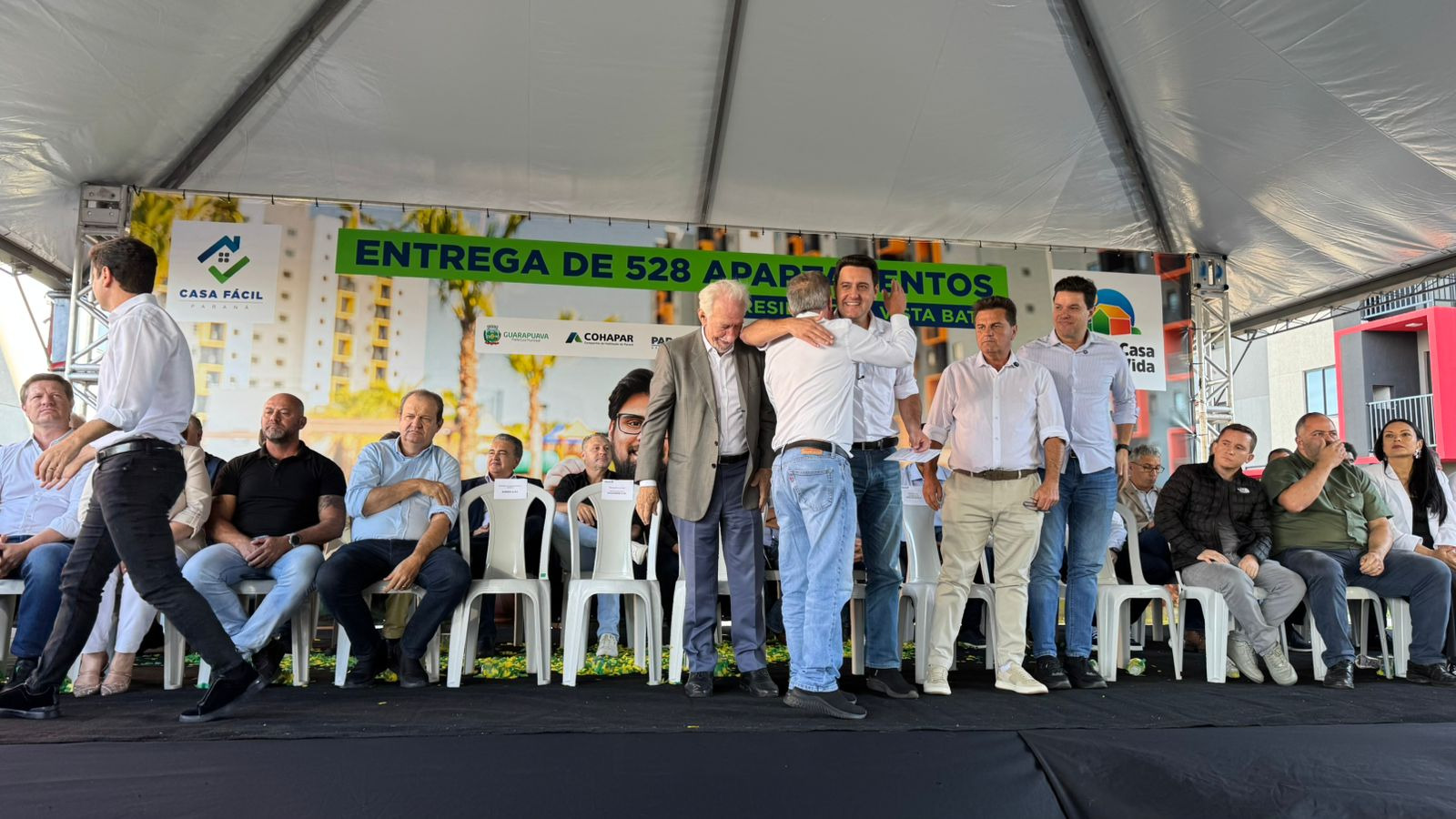 Sonho realizado: governador entrega residencial com 528 apartamentos em Guarapuava