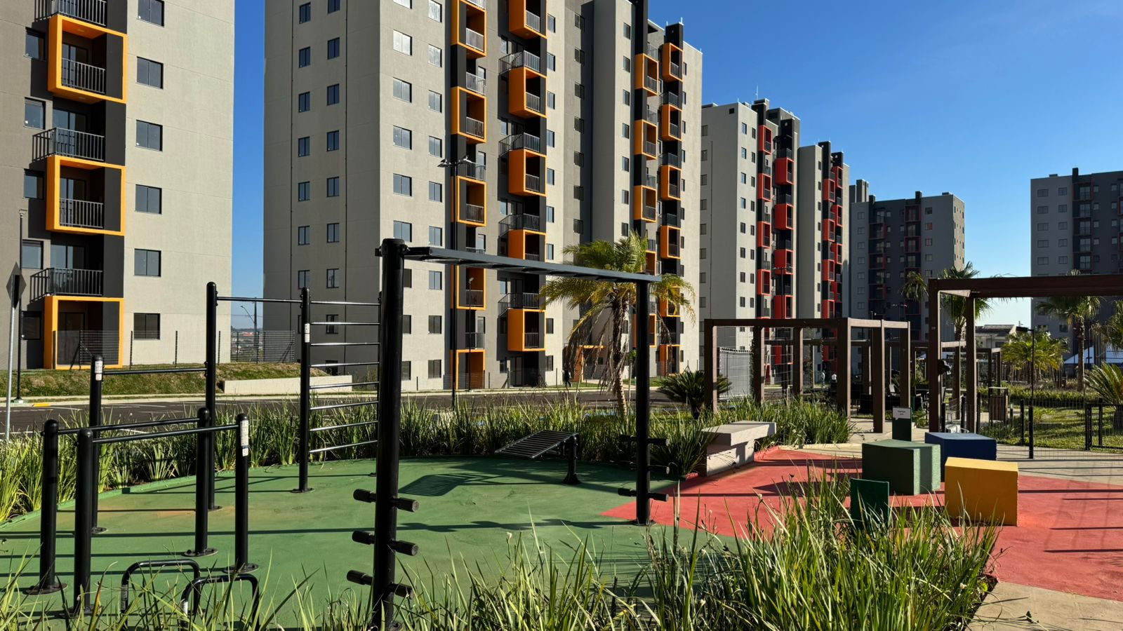 Sonho realizado: governador entrega residencial com 528 apartamentos em Guarapuava