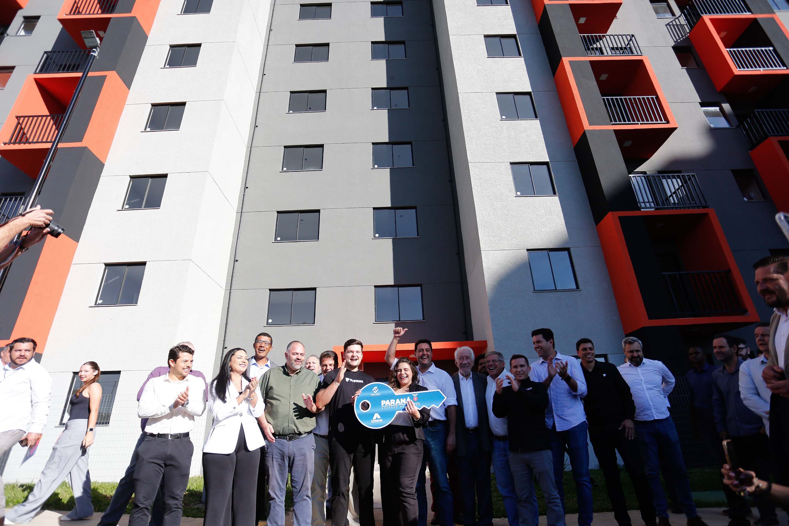 Sonho realizado: governador entrega residencial com 528 apartamentos em Guarapuava