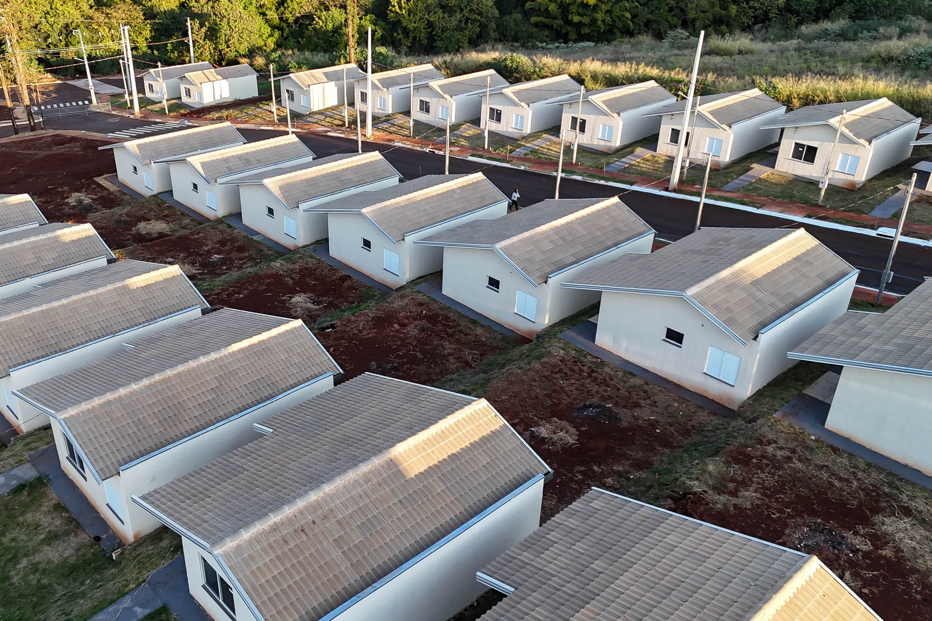 Com ajuda do Estado, 134 famílias de Andirá conquistam a casa própria