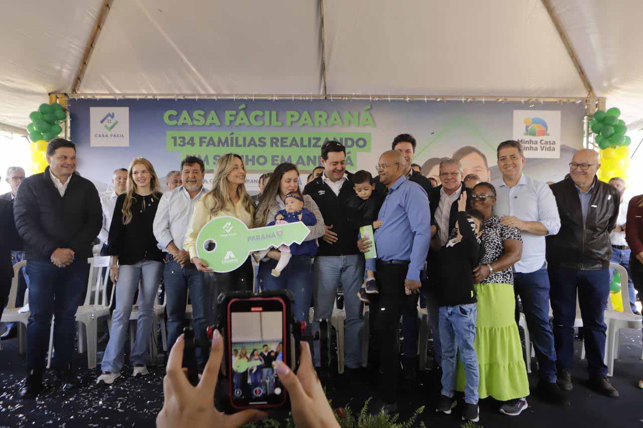 Com ajuda do Estado, 134 famílias de Andirá conquistam a casa própria