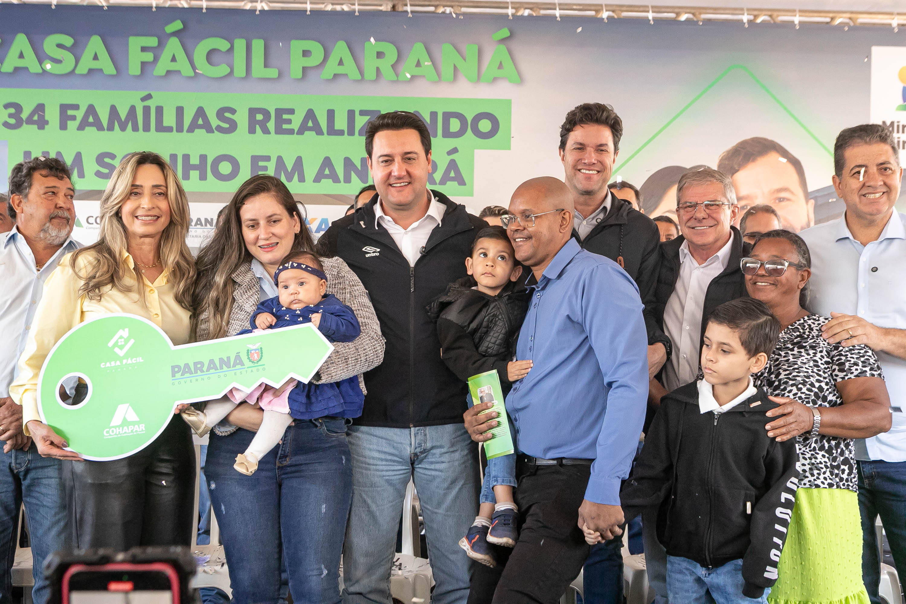 Com ajuda do Estado, 134 famílias de Andirá conquistam a casa própria