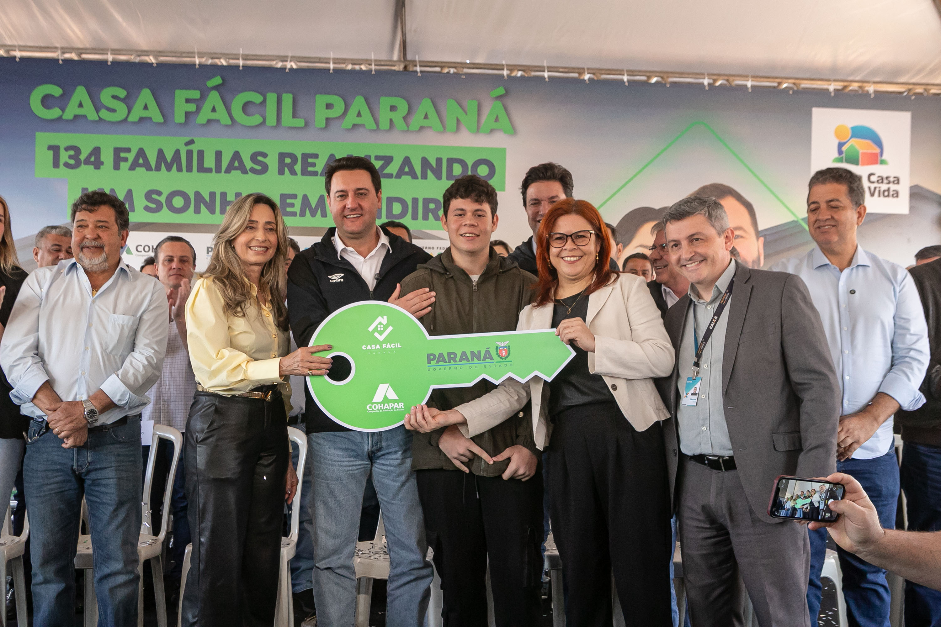 Com ajuda do Estado, 134 famílias de Andirá conquistam a casa própria