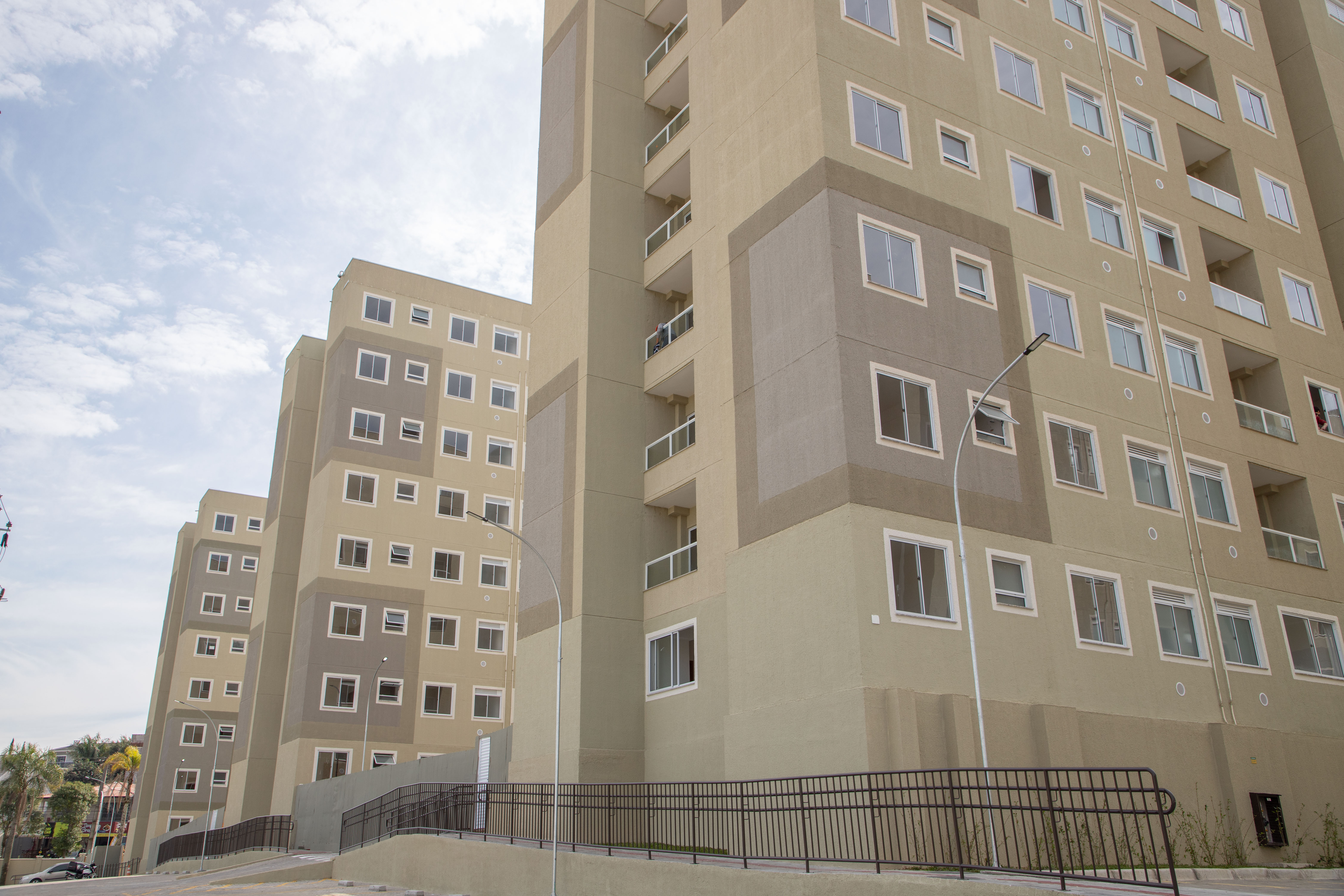 Entrega de dois módulos do Residencial Cores de Outono beneficia 256 famílias na capital