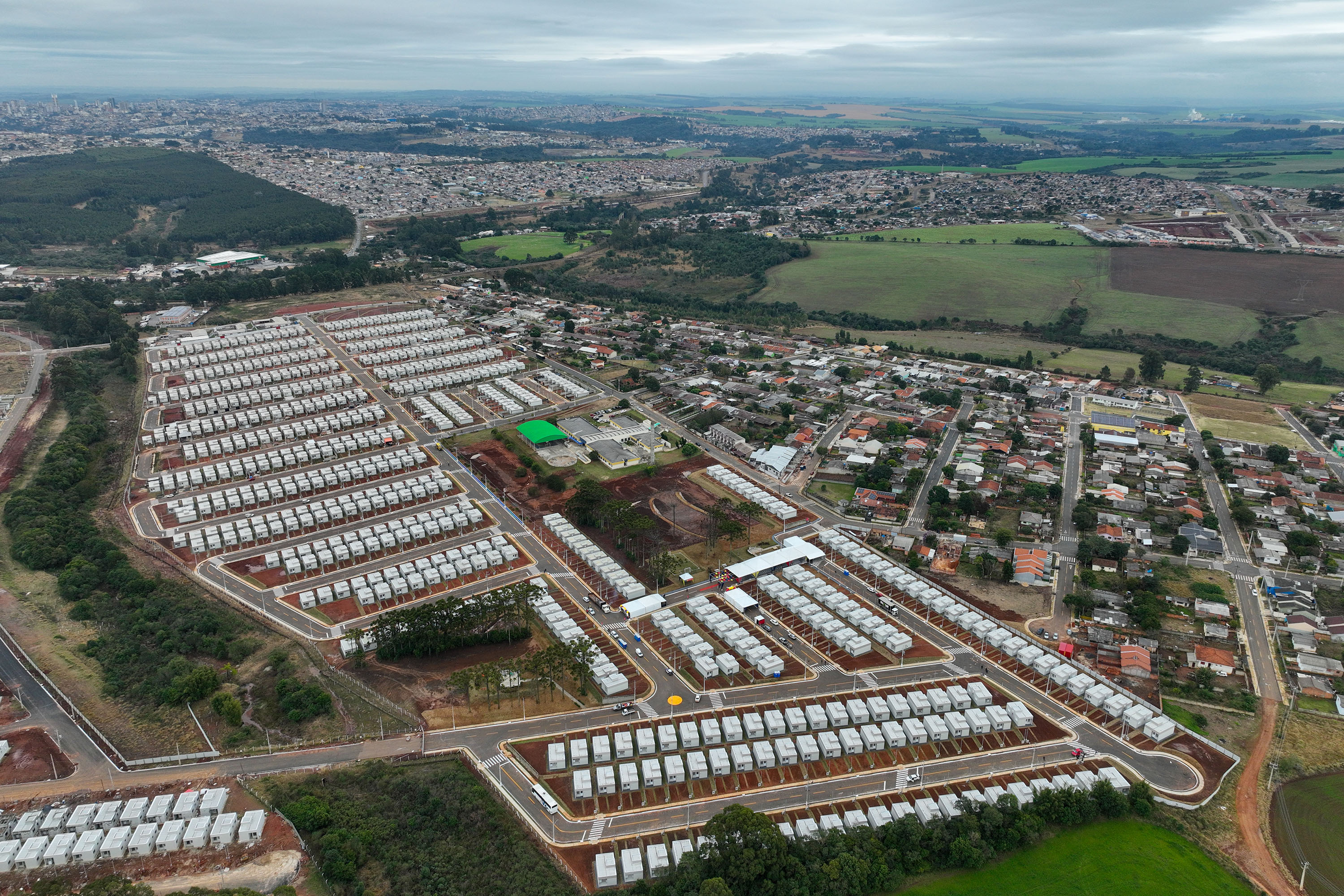 Erguido com apoio do Estado, bairro planejado de Ponta Grossa recebe 293 moradores