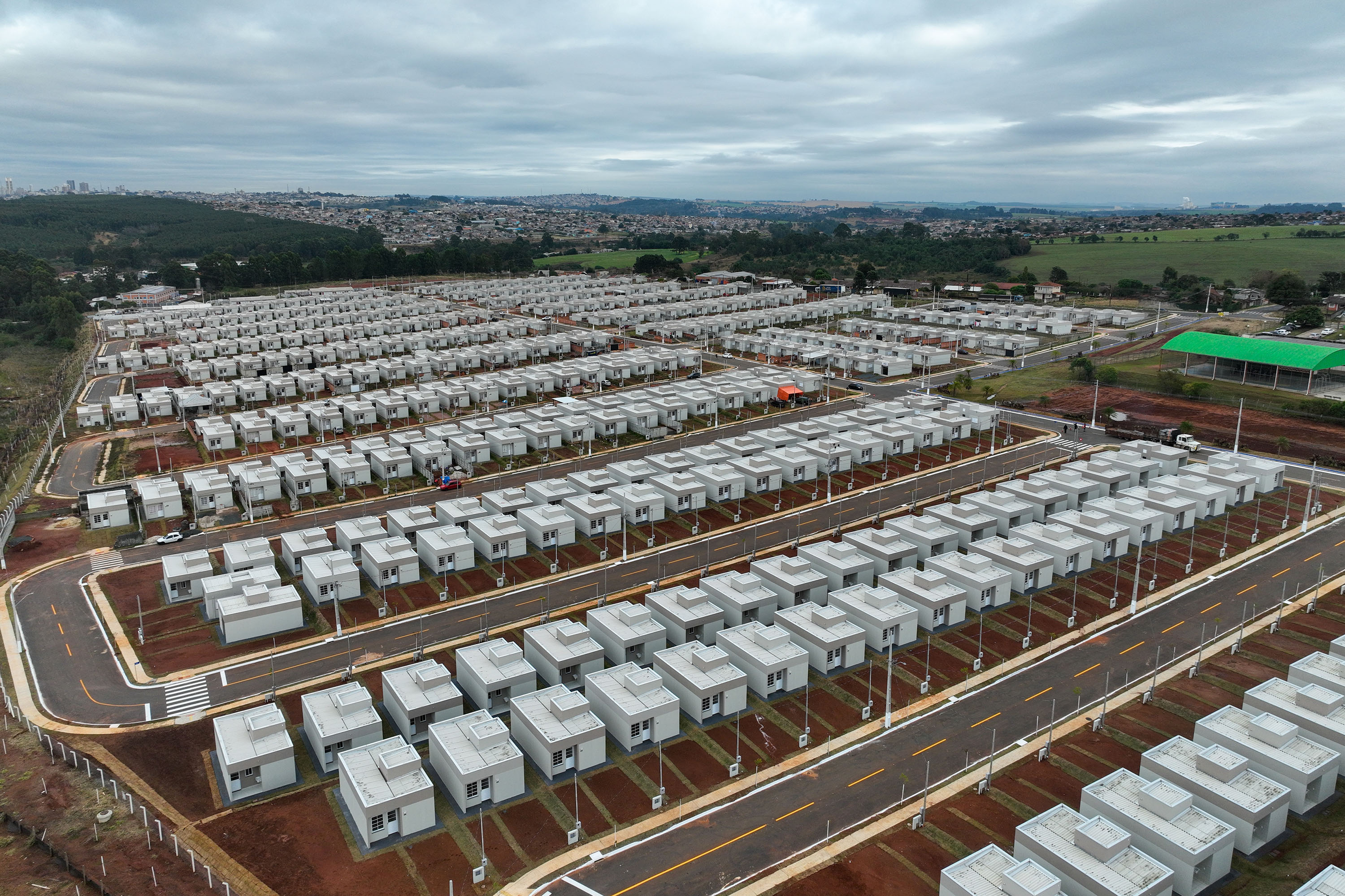 Erguido com apoio do Estado, bairro planejado de Ponta Grossa recebe 293 moradores