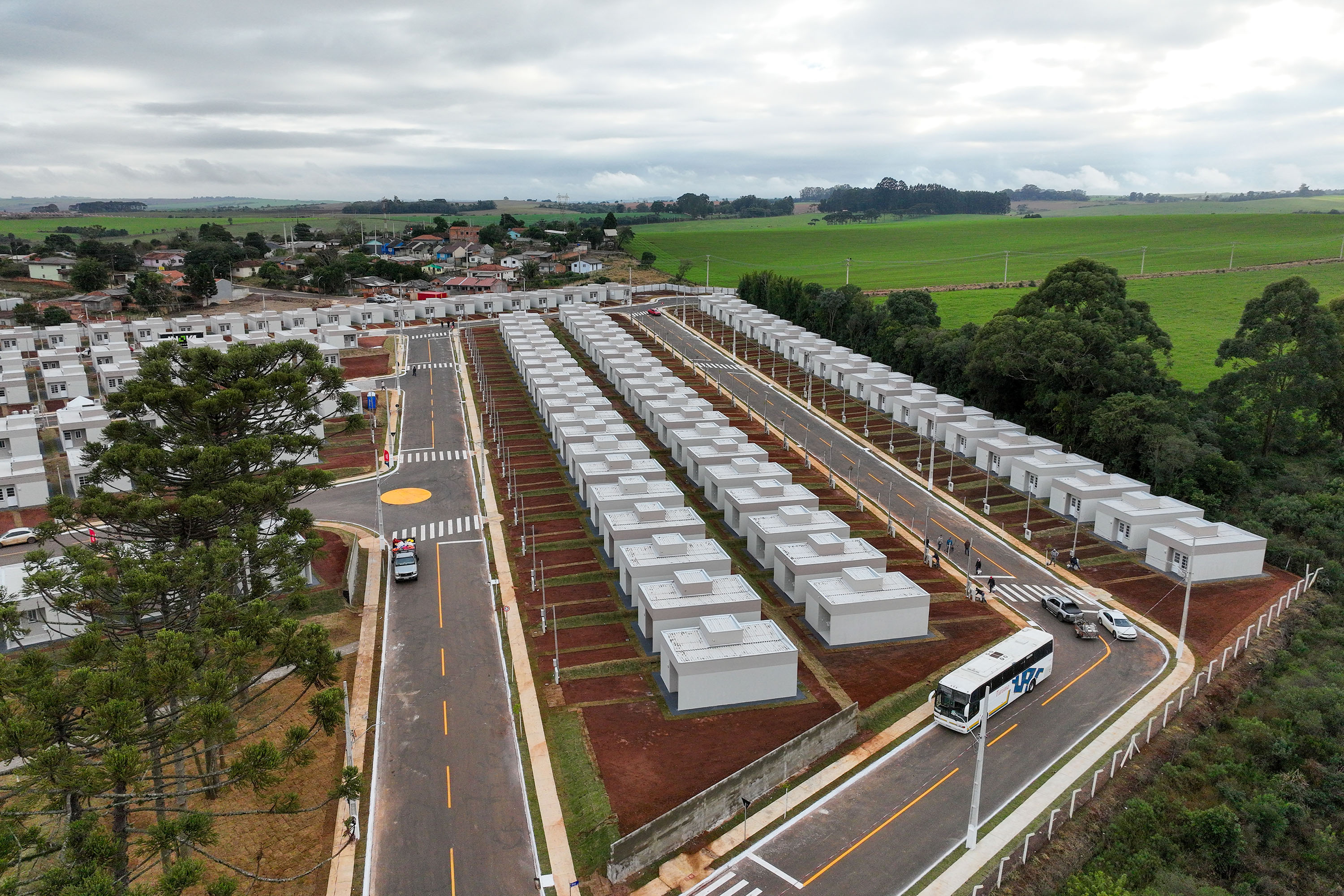 Erguido com apoio do Estado, bairro planejado de Ponta Grossa recebe 293 moradores