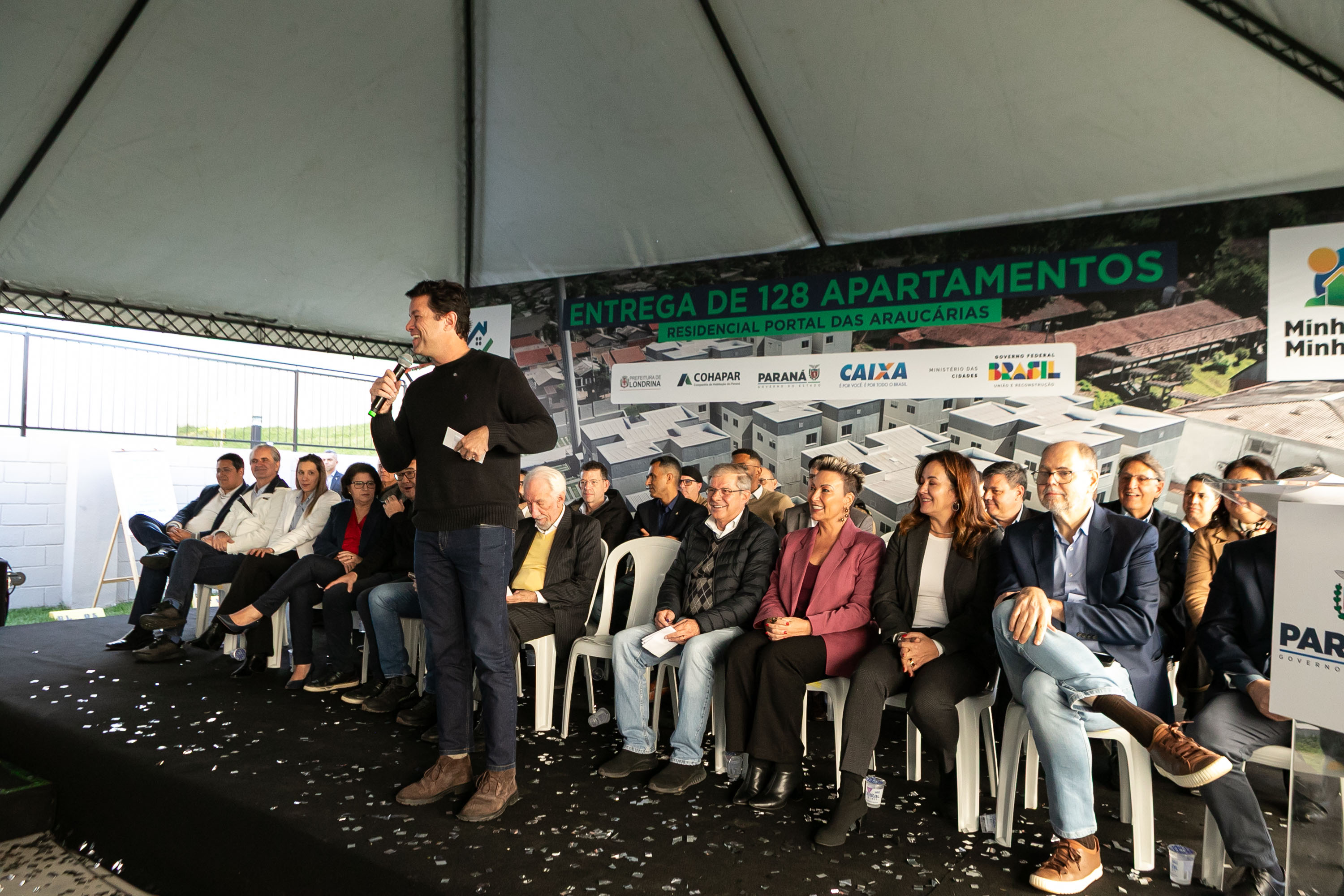 Estado entrega residencial com 128 apartamentos para atender famílias de Londrina