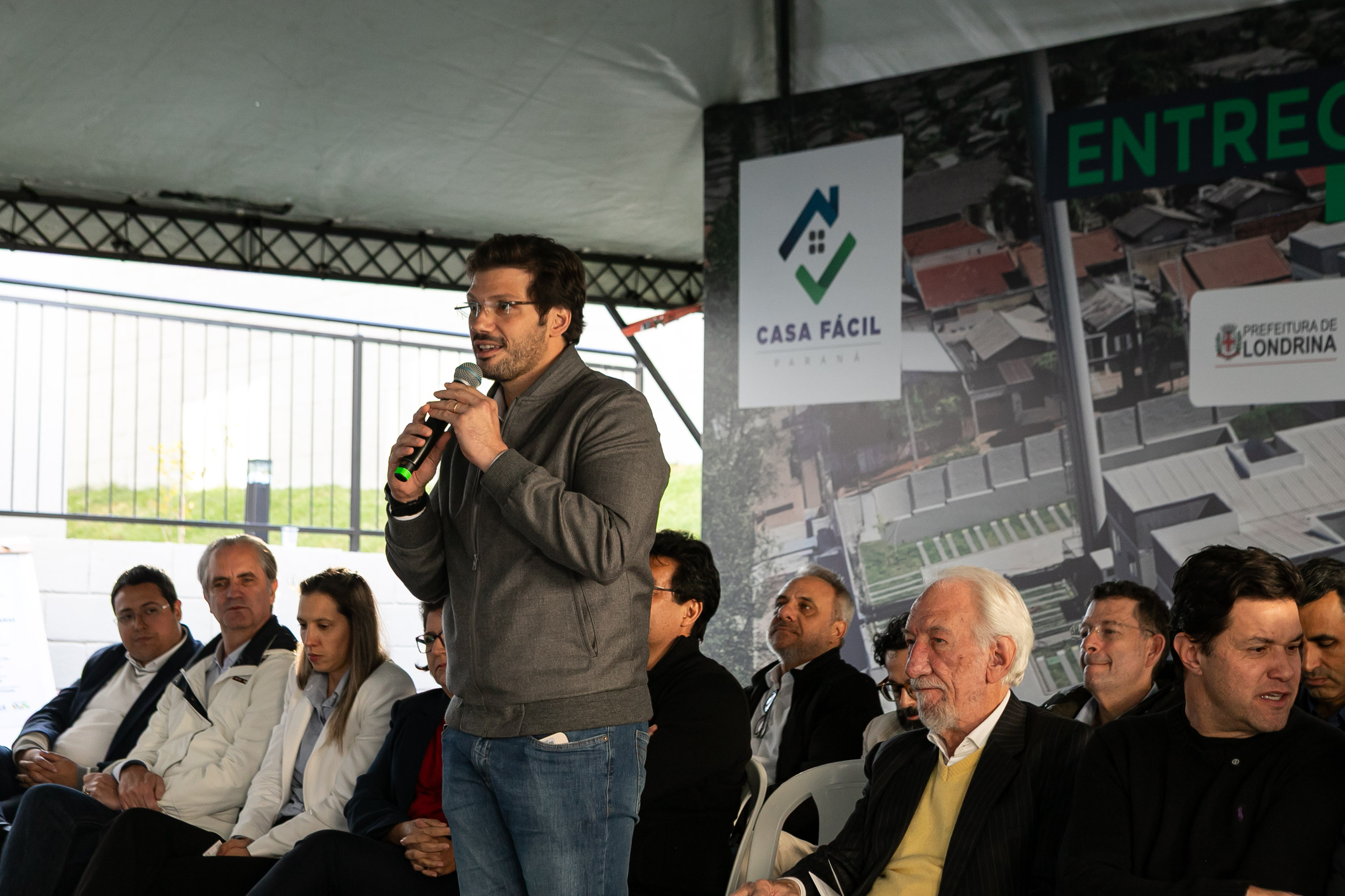 Estado entrega residencial com 128 apartamentos para atender famílias de Londrina