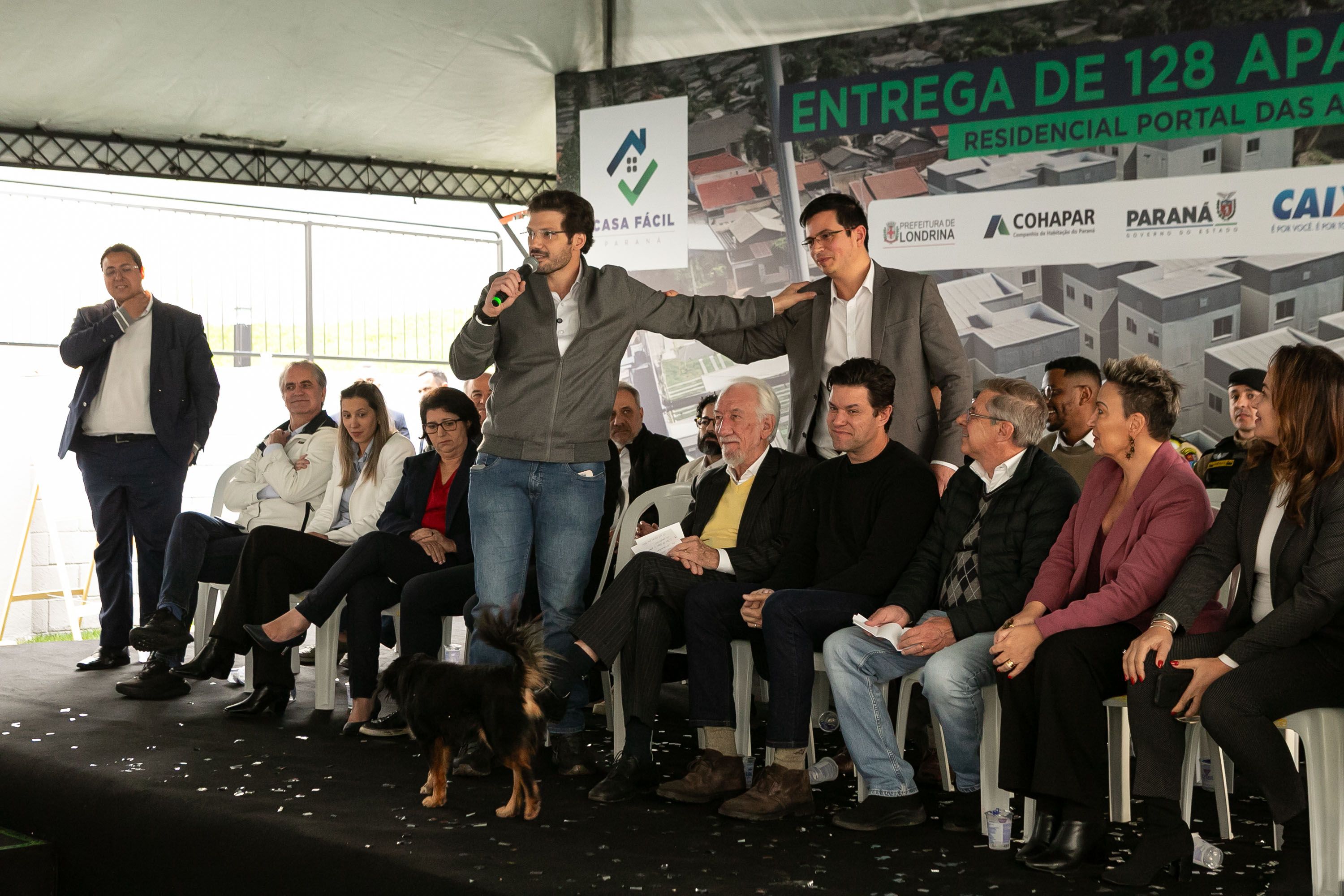 Estado entrega residencial com 128 apartamentos para atender famílias de Londrina