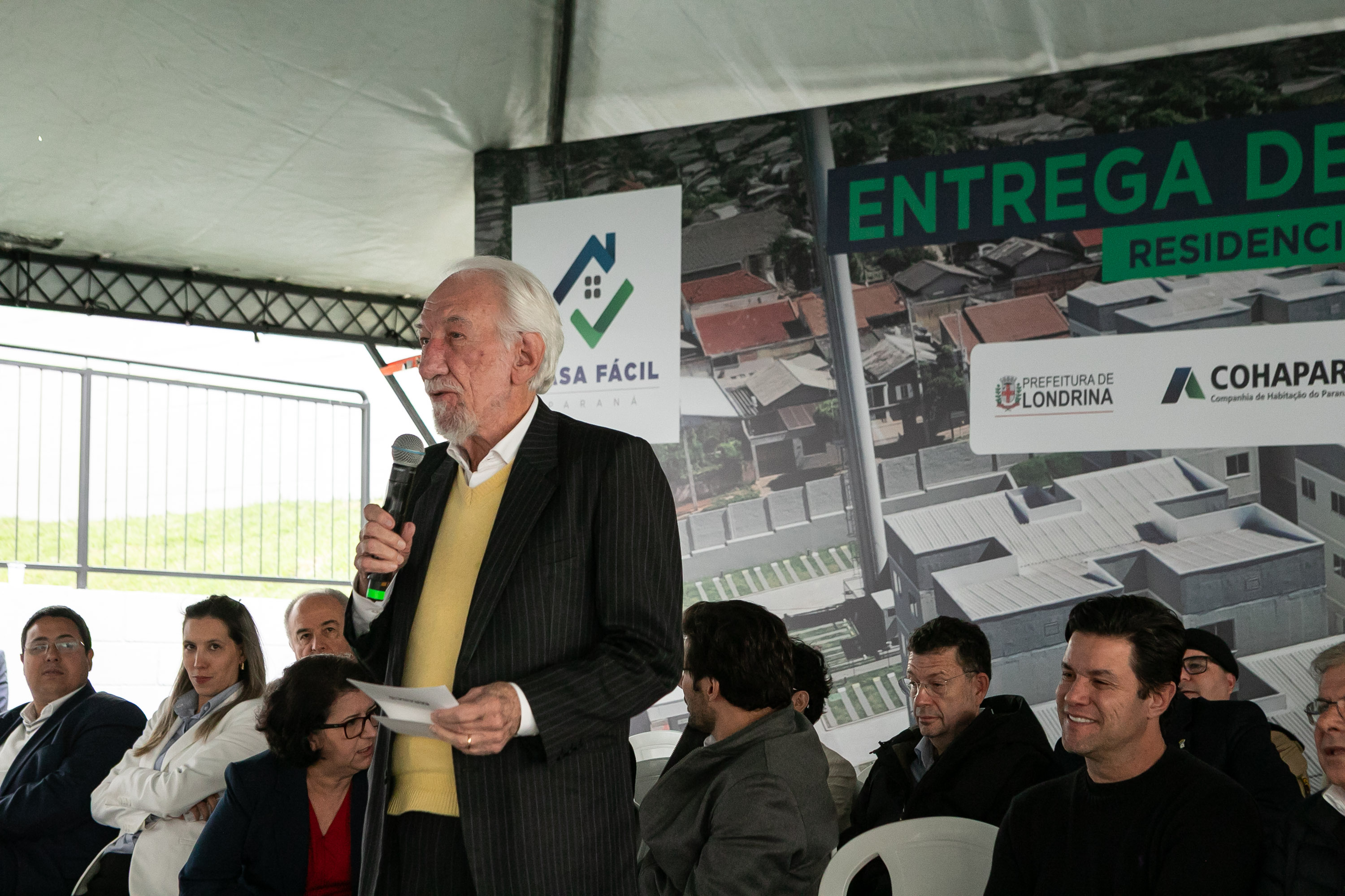 Estado entrega residencial com 128 apartamentos para atender famílias de Londrina