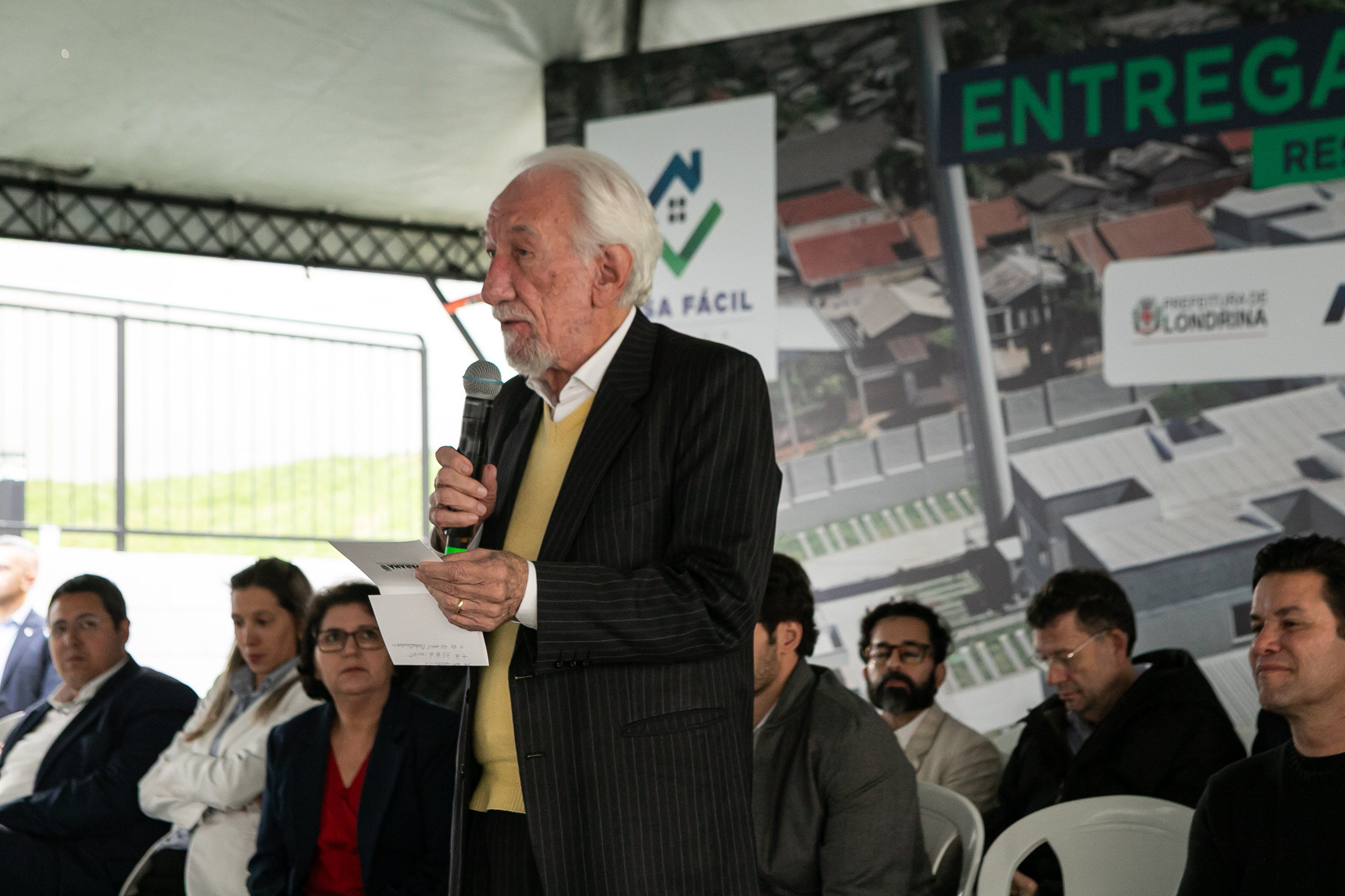 Estado entrega residencial com 128 apartamentos para atender famílias de Londrina