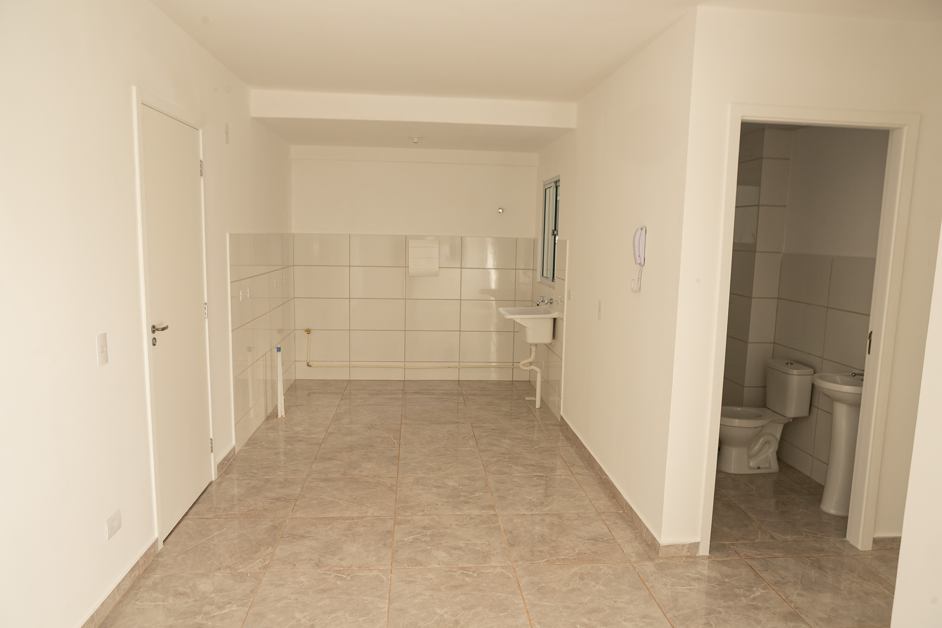 Estado entrega residencial com 128 apartamentos para atender famílias de Londrina