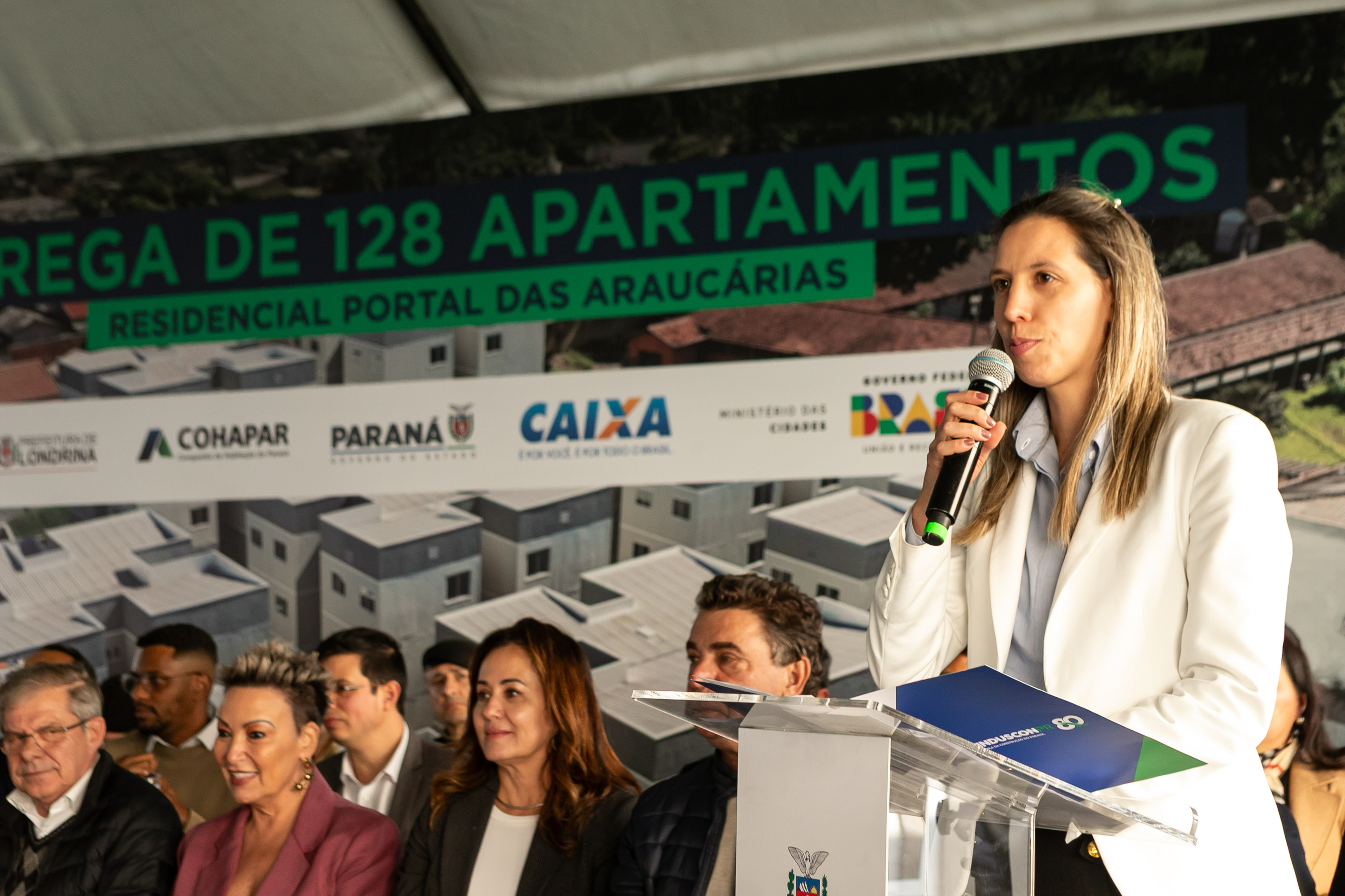 Estado entrega residencial com 128 apartamentos para atender famílias de Londrina