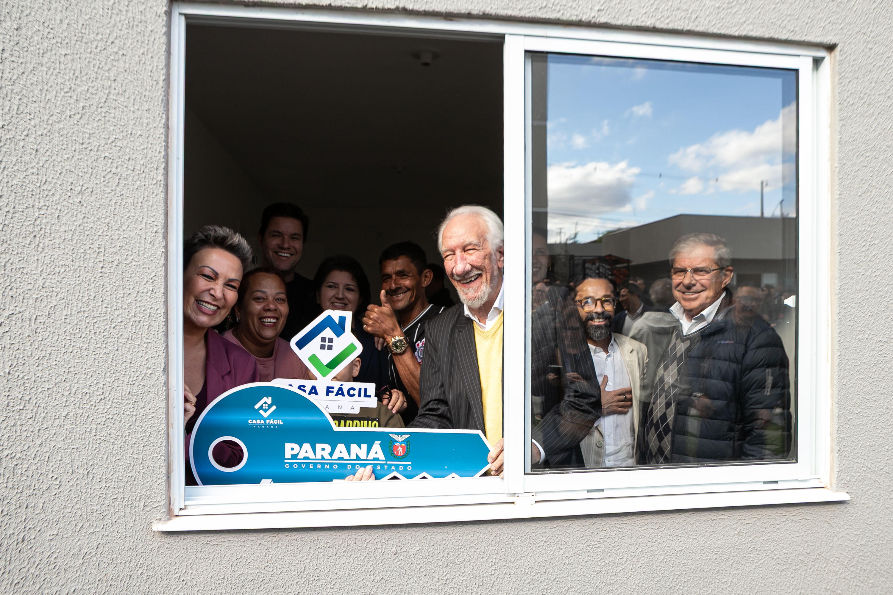 Estado entrega residencial com 128 apartamentos para atender famílias de Londrina