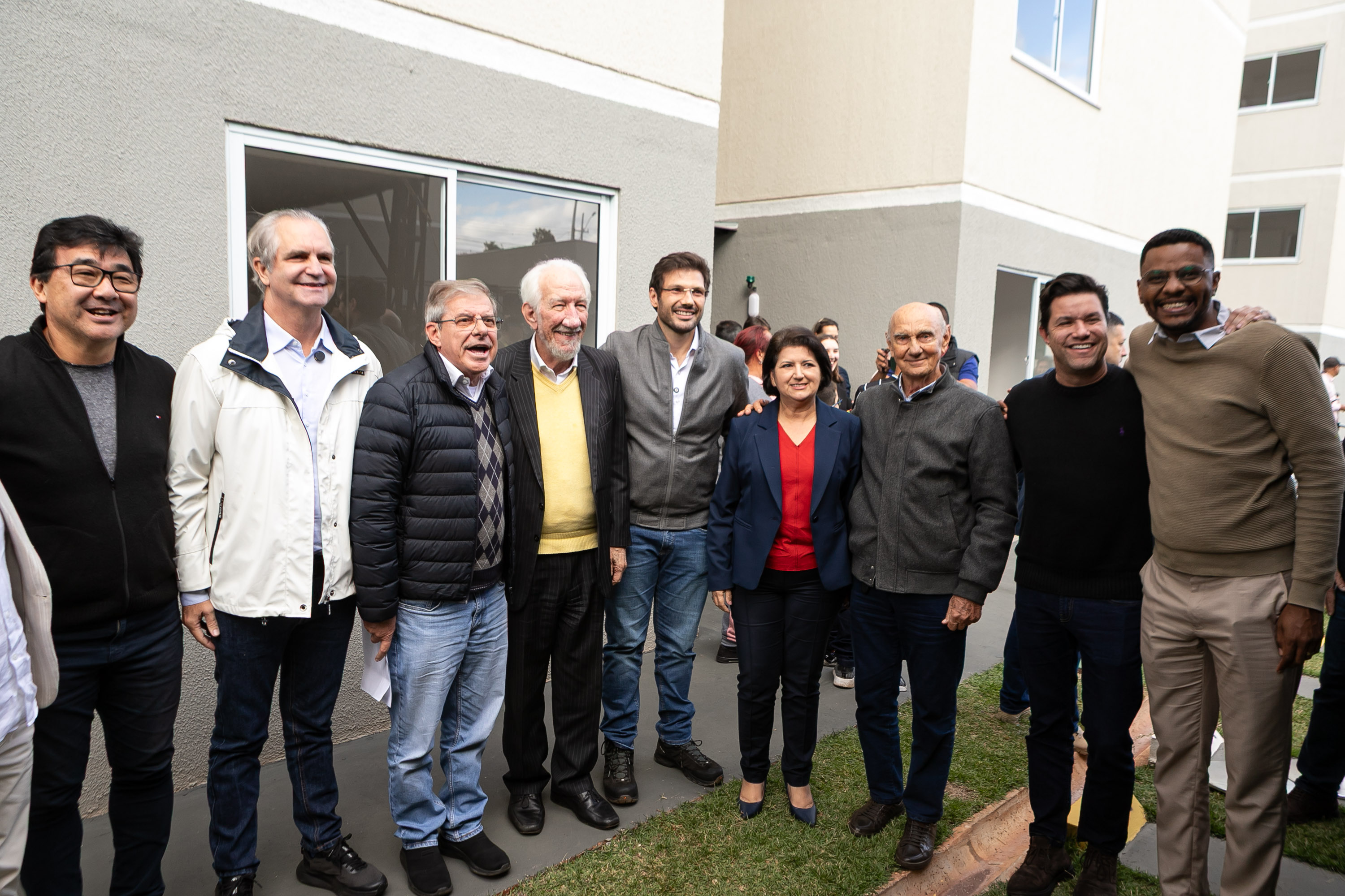 Estado entrega residencial com 128 apartamentos para atender famílias de Londrina