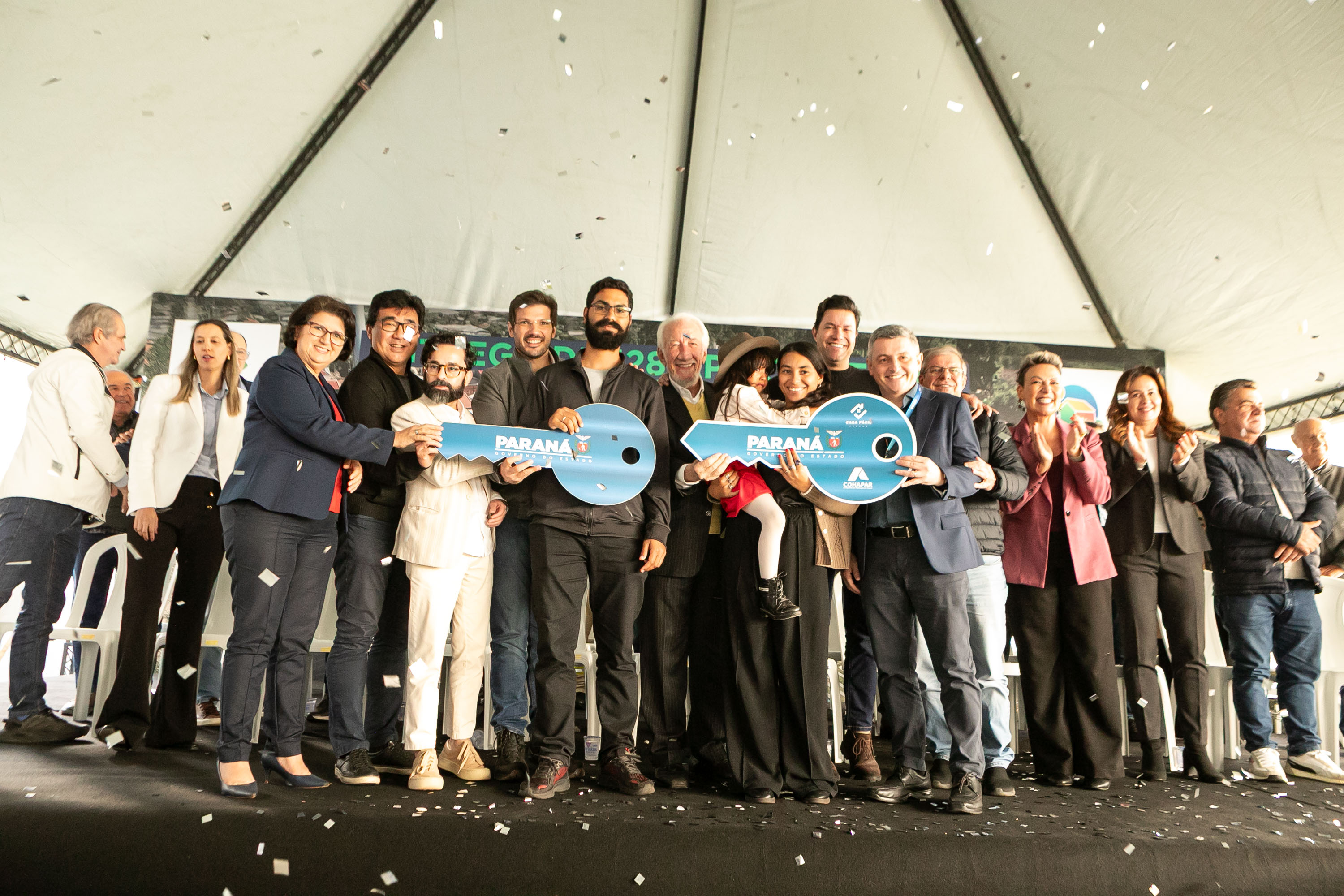 Estado entrega residencial com 128 apartamentos para atender famílias de Londrina