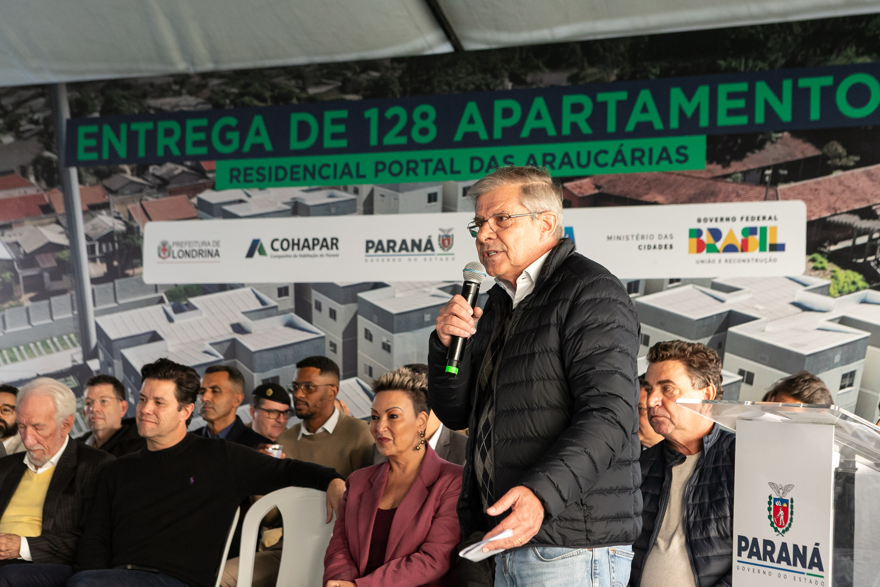 Estado entrega residencial com 128 apartamentos para atender famílias de Londrina