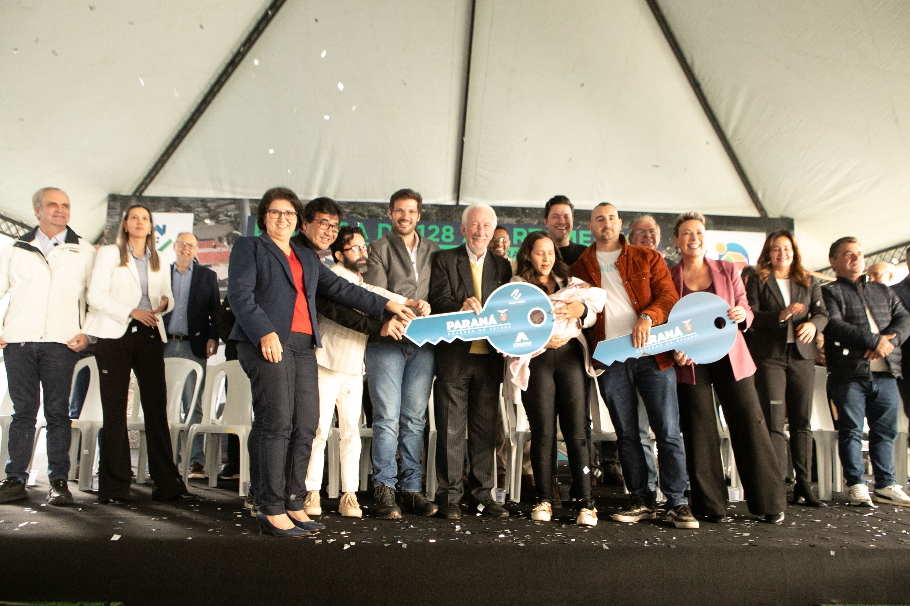 Estado entrega residencial com 128 apartamentos para atender famílias de Londrina