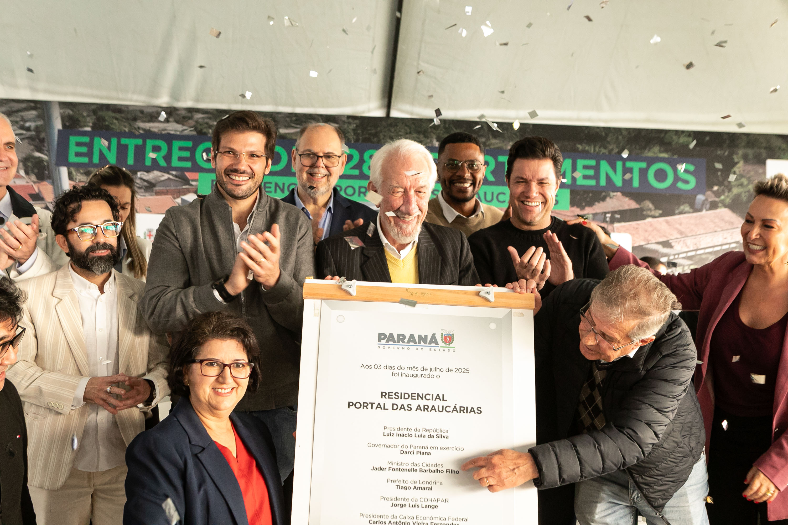 Estado entrega residencial com 128 apartamentos para atender famílias de Londrina