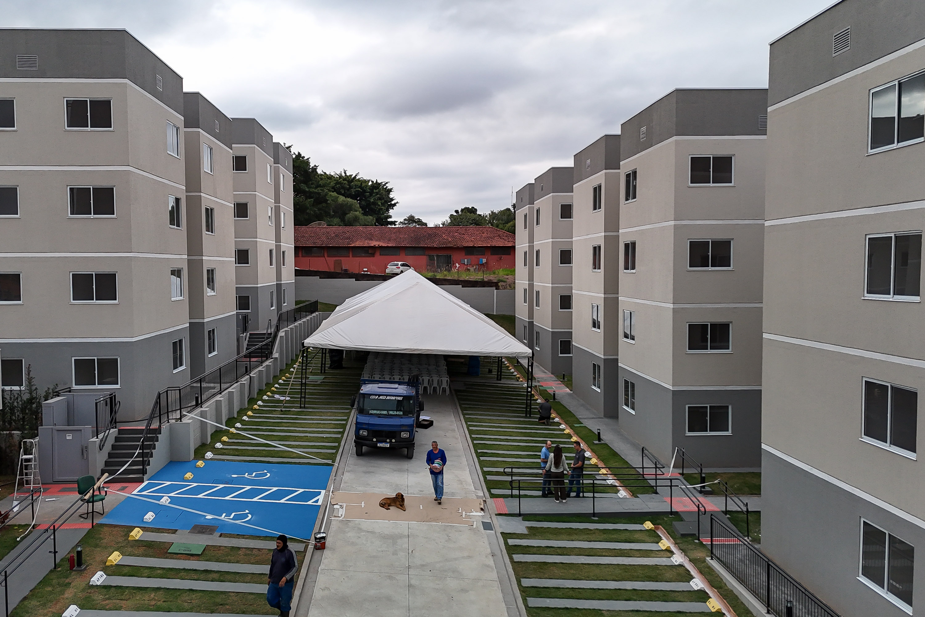 Estado entrega residencial com 128 apartamentos para atender famílias de Londrina