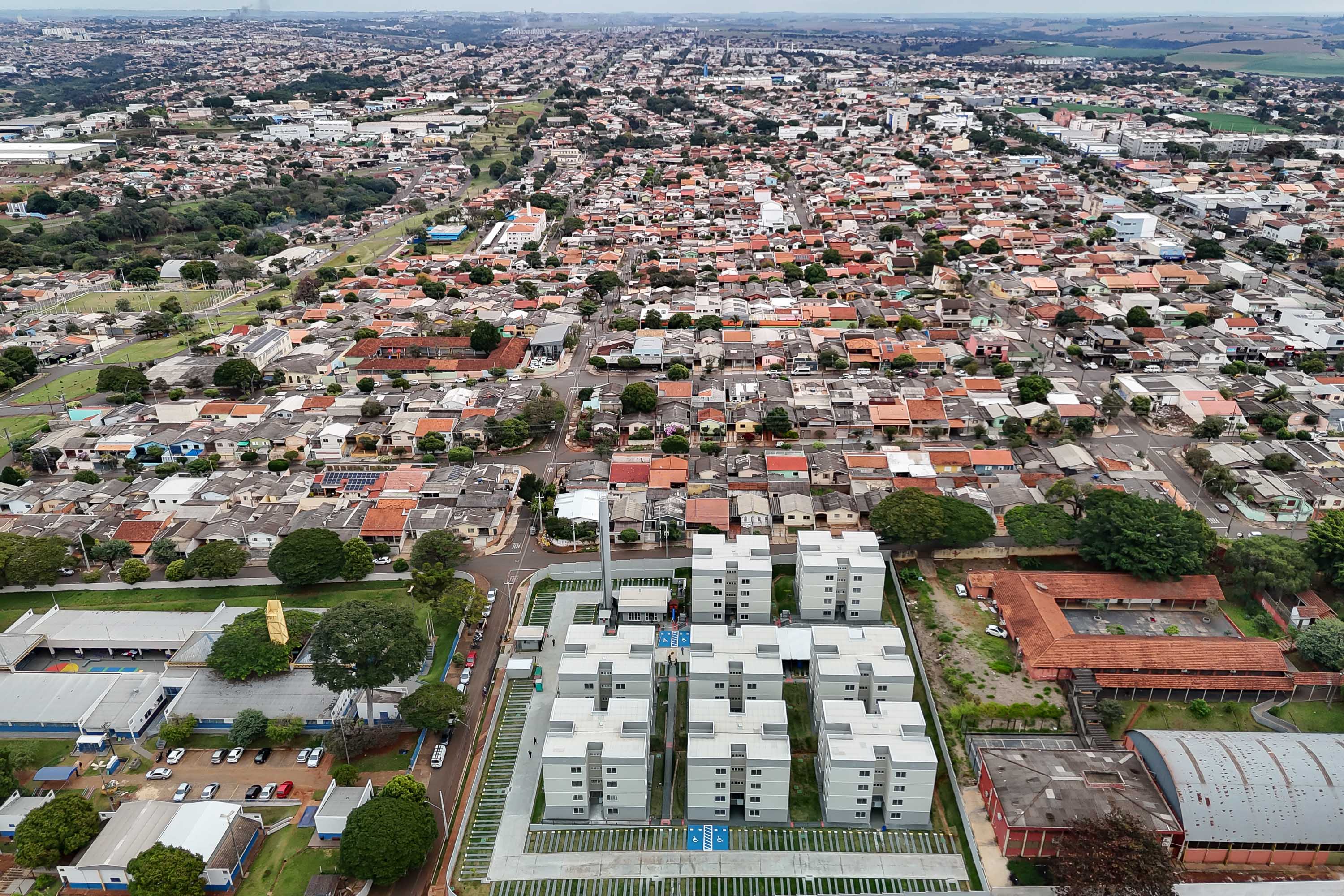 Estado entrega residencial com 128 apartamentos para atender famílias de Londrina
