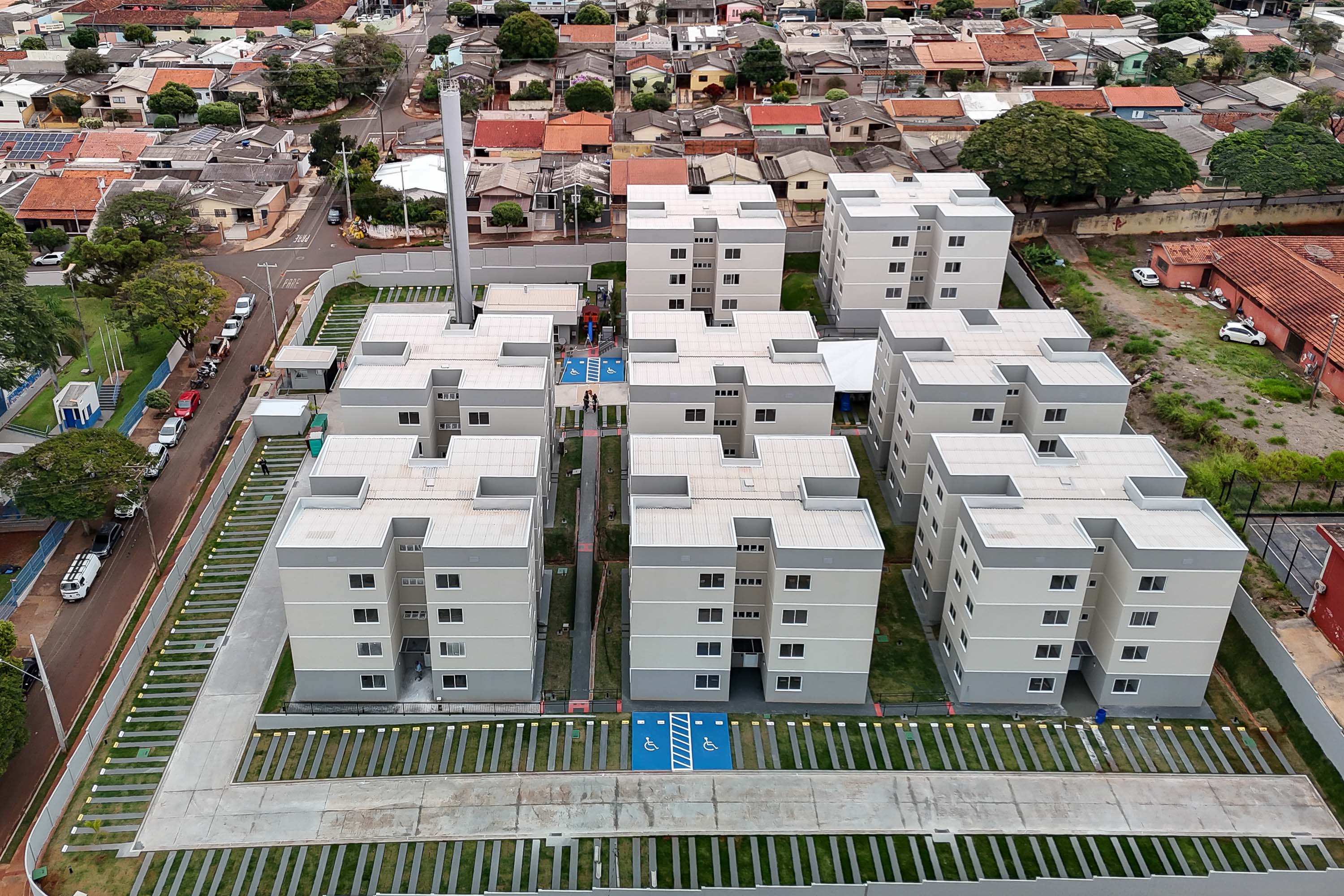 Estado entrega residencial com 128 apartamentos para atender famílias de Londrina