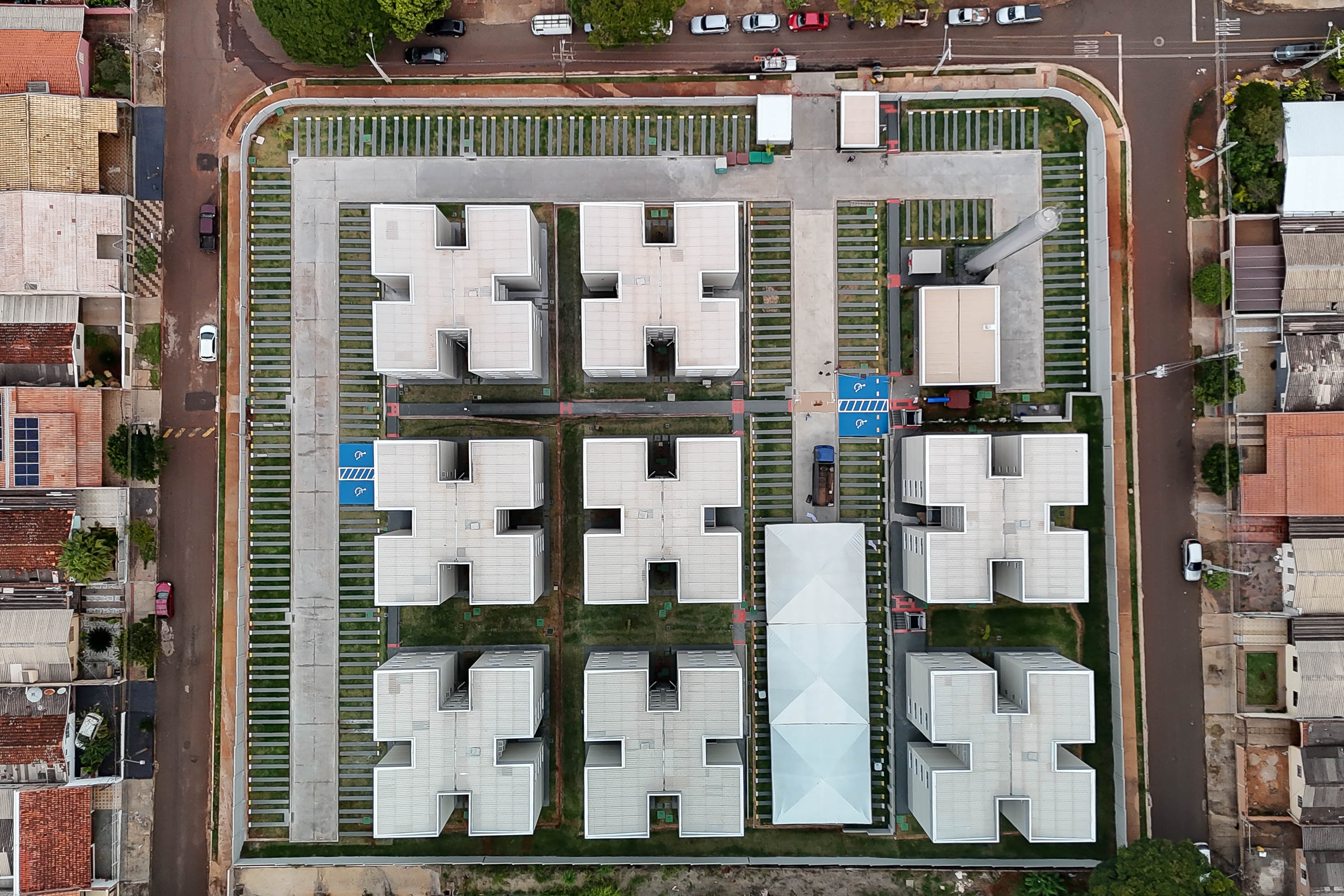 Estado entrega residencial com 128 apartamentos para atender famílias de Londrina