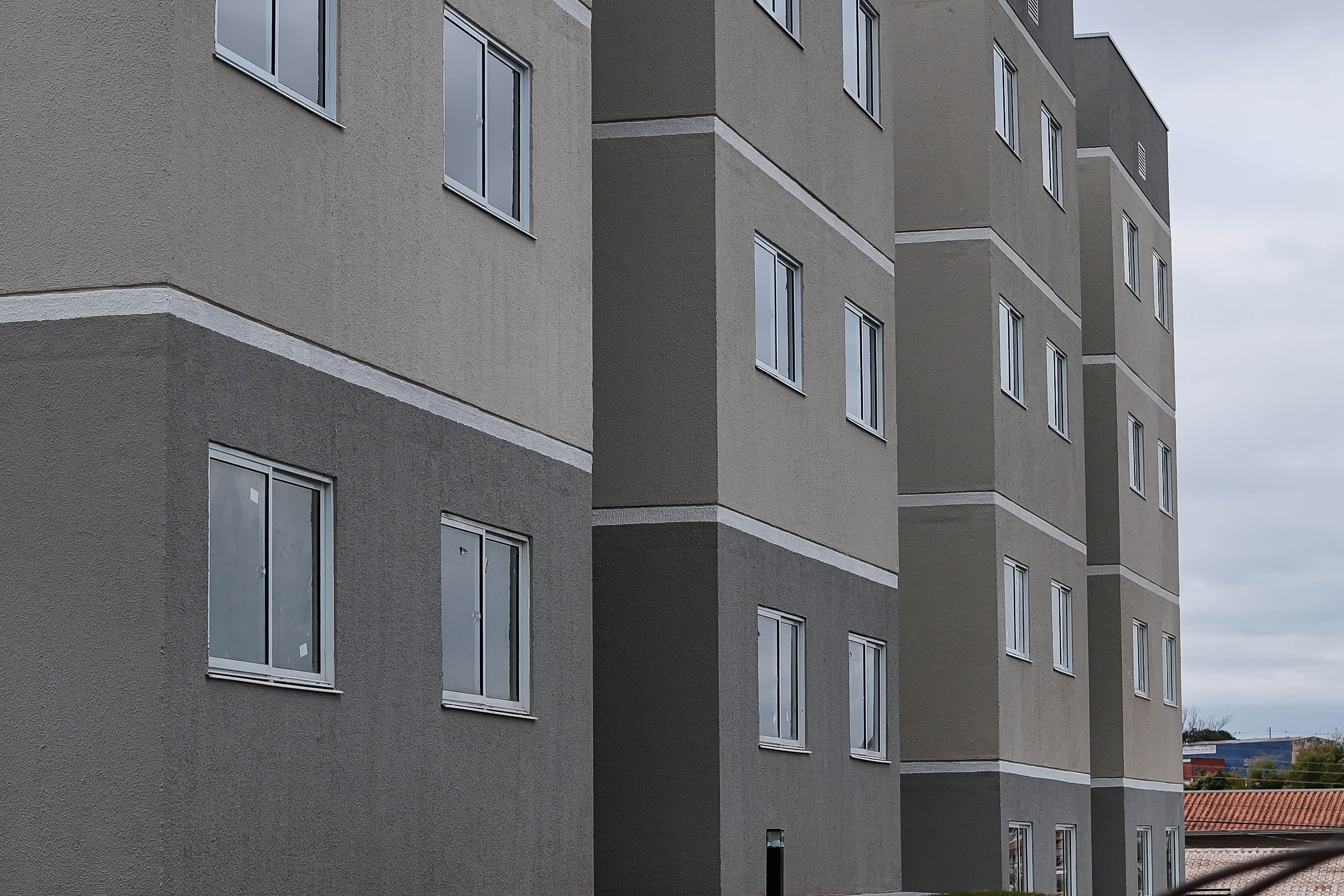 Estado entrega residencial com 128 apartamentos para atender famílias de Londrina