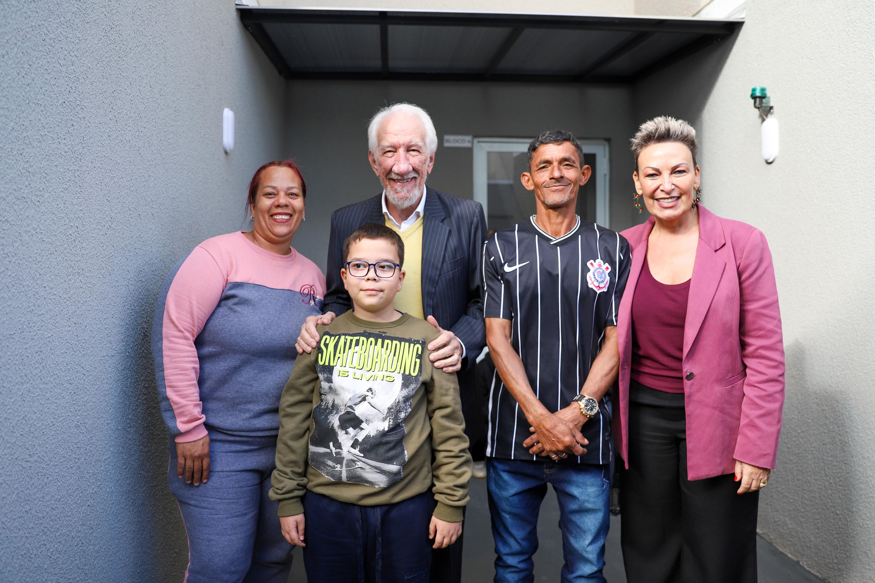 Estado entrega residencial com 128 apartamentos para atender famílias de Londrina