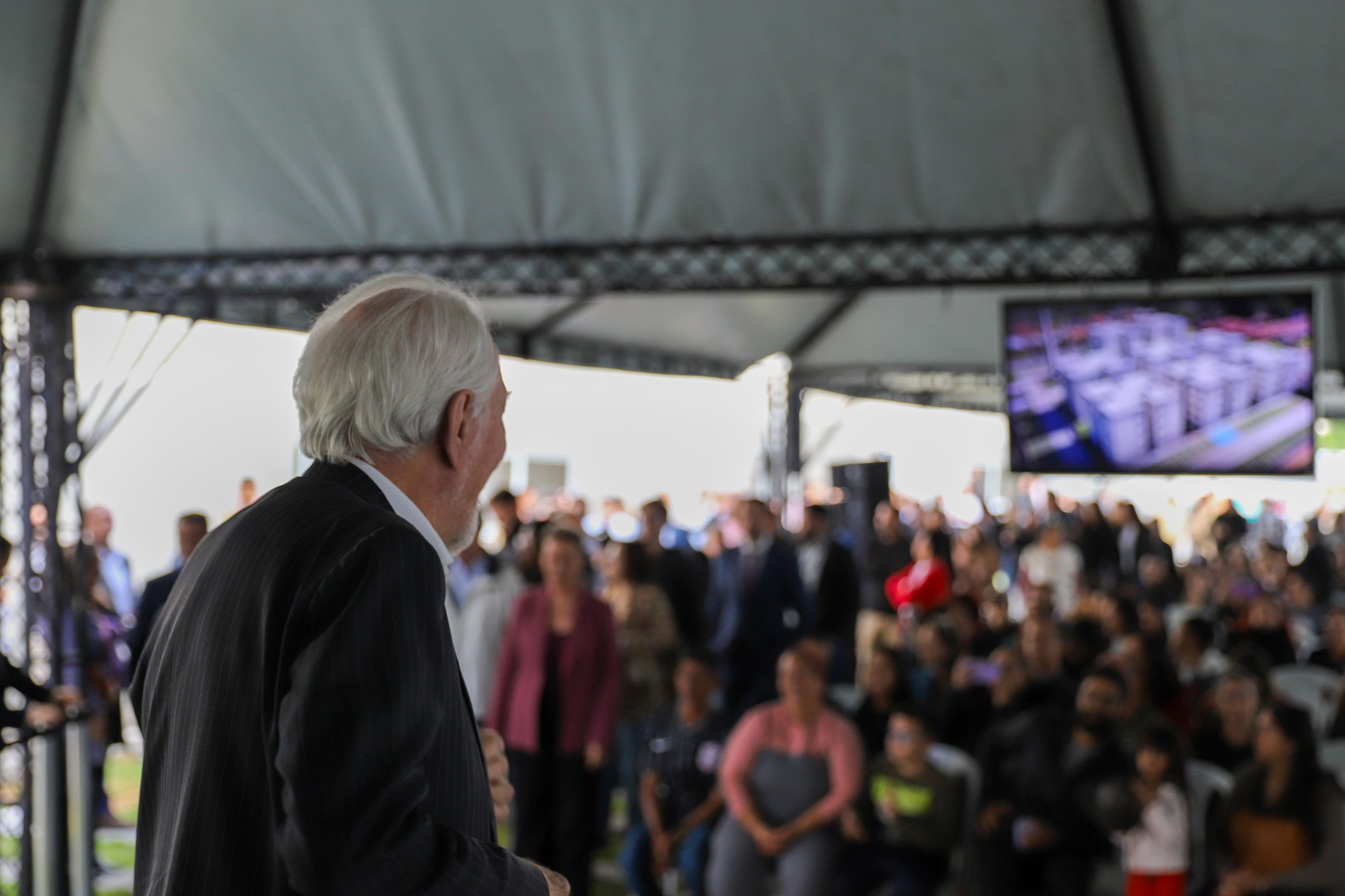 Estado entrega residencial com 128 apartamentos para atender famílias de Londrina