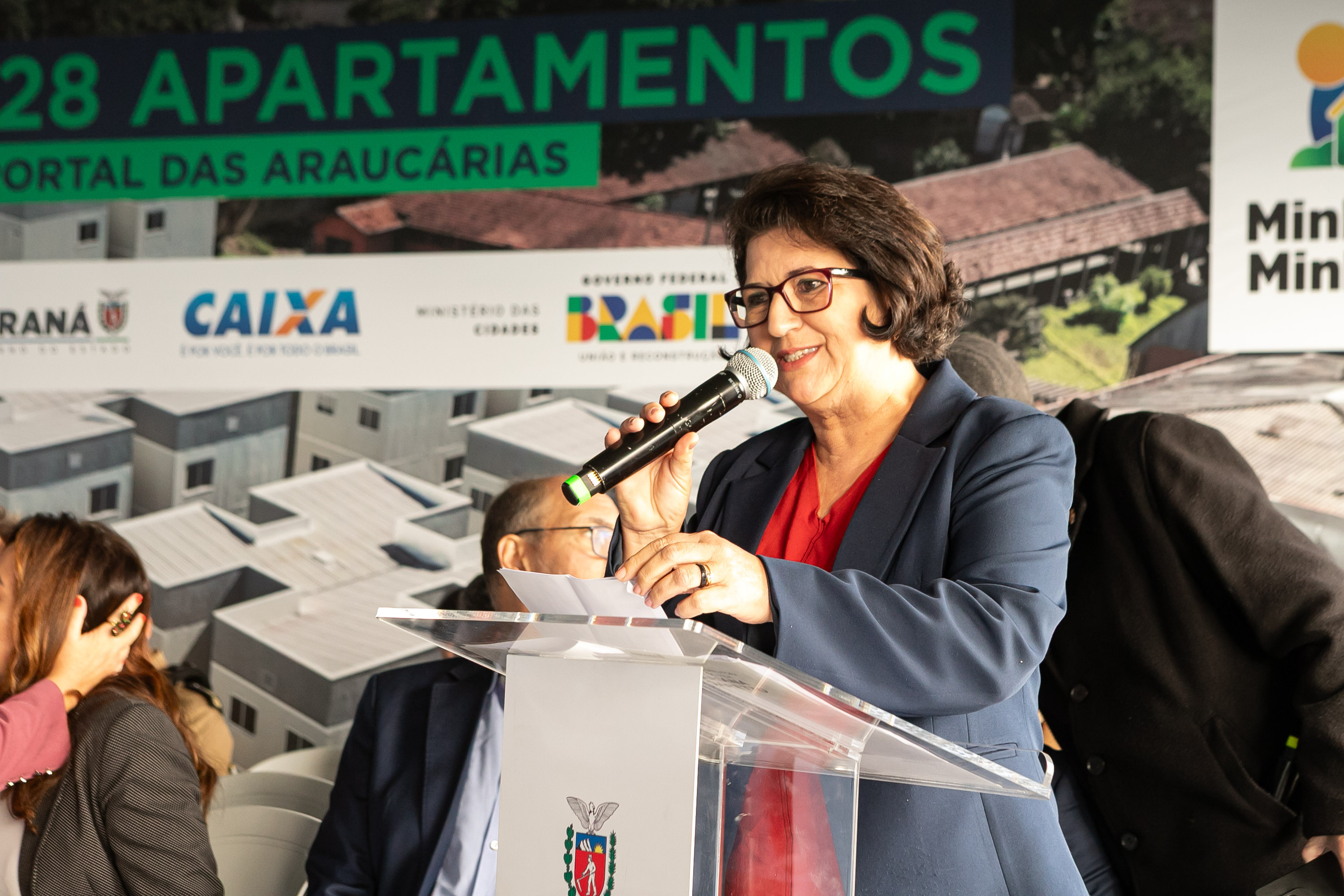 Estado entrega residencial com 128 apartamentos para atender famílias de Londrina