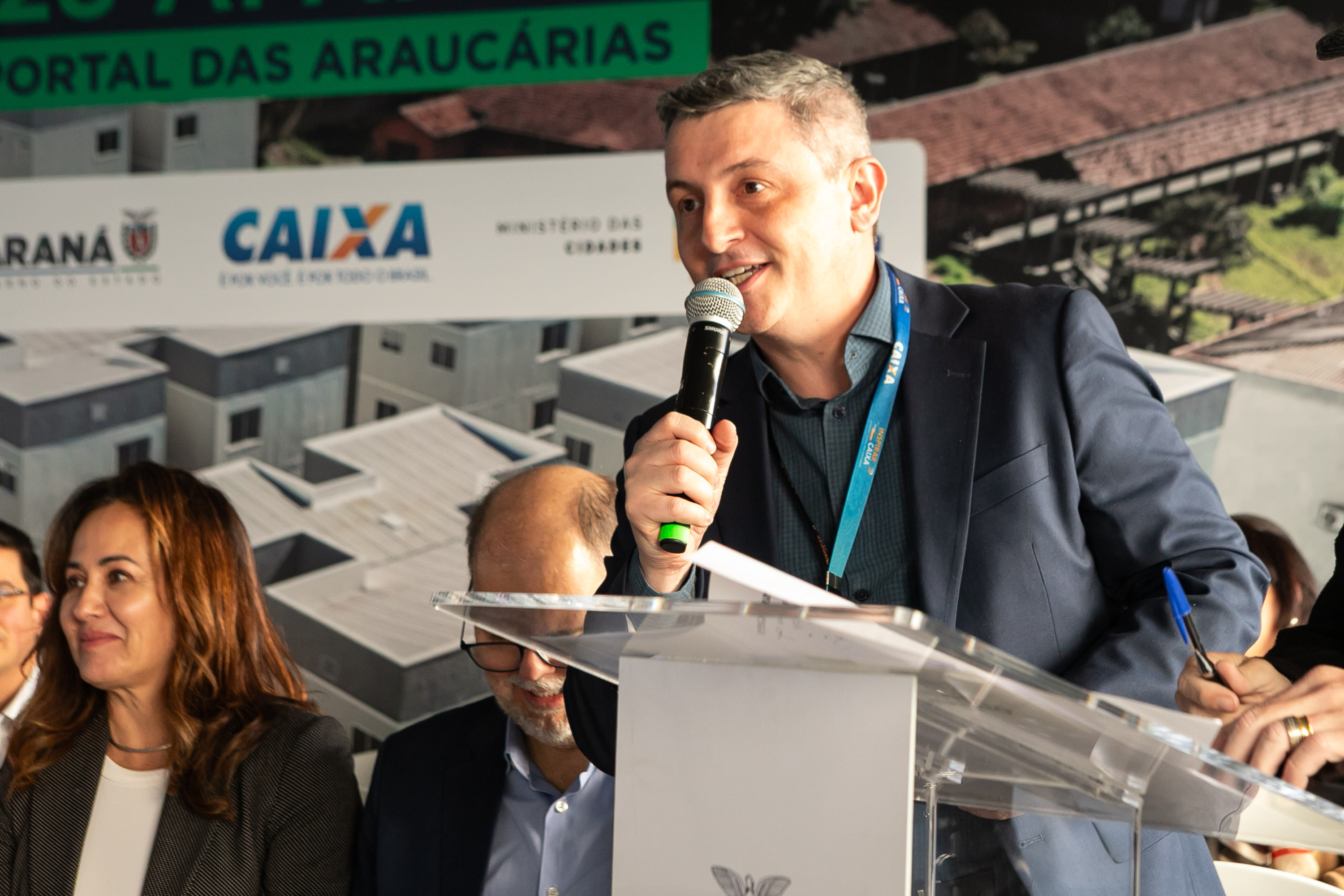 Estado entrega residencial com 128 apartamentos para atender famílias de Londrina