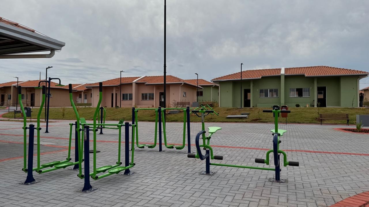 Ratinho Junior inaugura Condomínio do Idoso de Campo Mourão com 40 casas