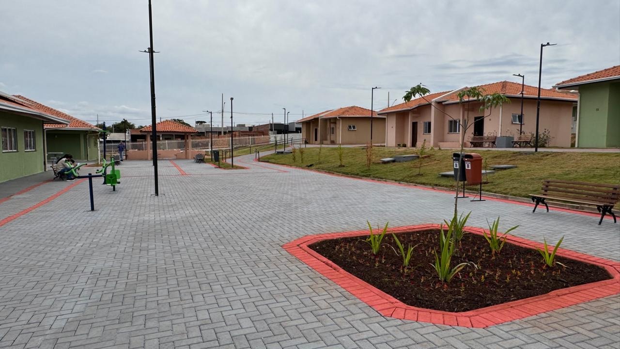 Ratinho Junior inaugura Condomínio do Idoso de Campo Mourão com 40 casas