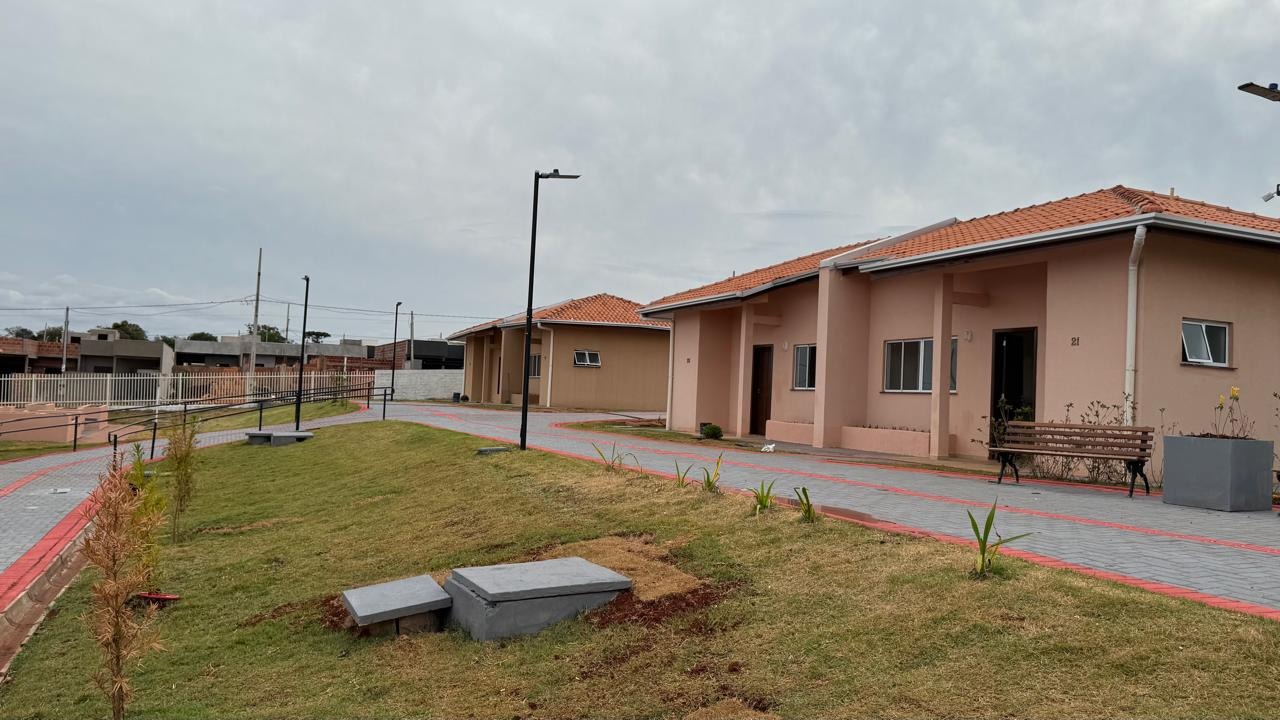 Ratinho Junior inaugura Condomínio do Idoso de Campo Mourão com 40 casas