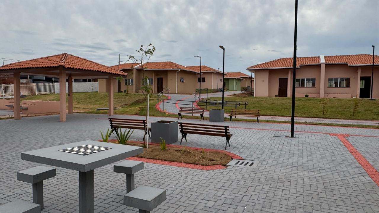 Ratinho Junior inaugura Condomínio do Idoso de Campo Mourão com 40 casas