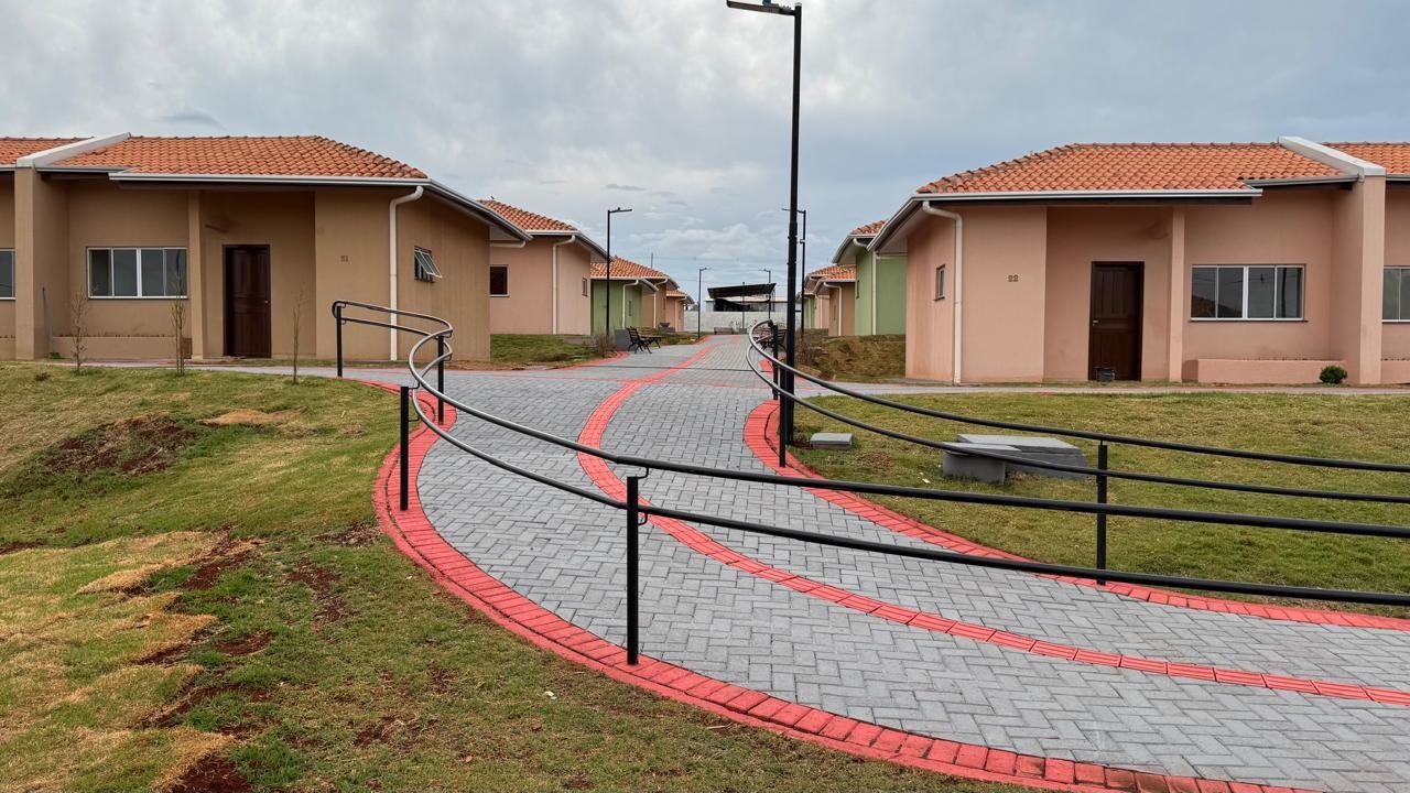 Ratinho Junior inaugura Condomínio do Idoso de Campo Mourão com 40 casas
