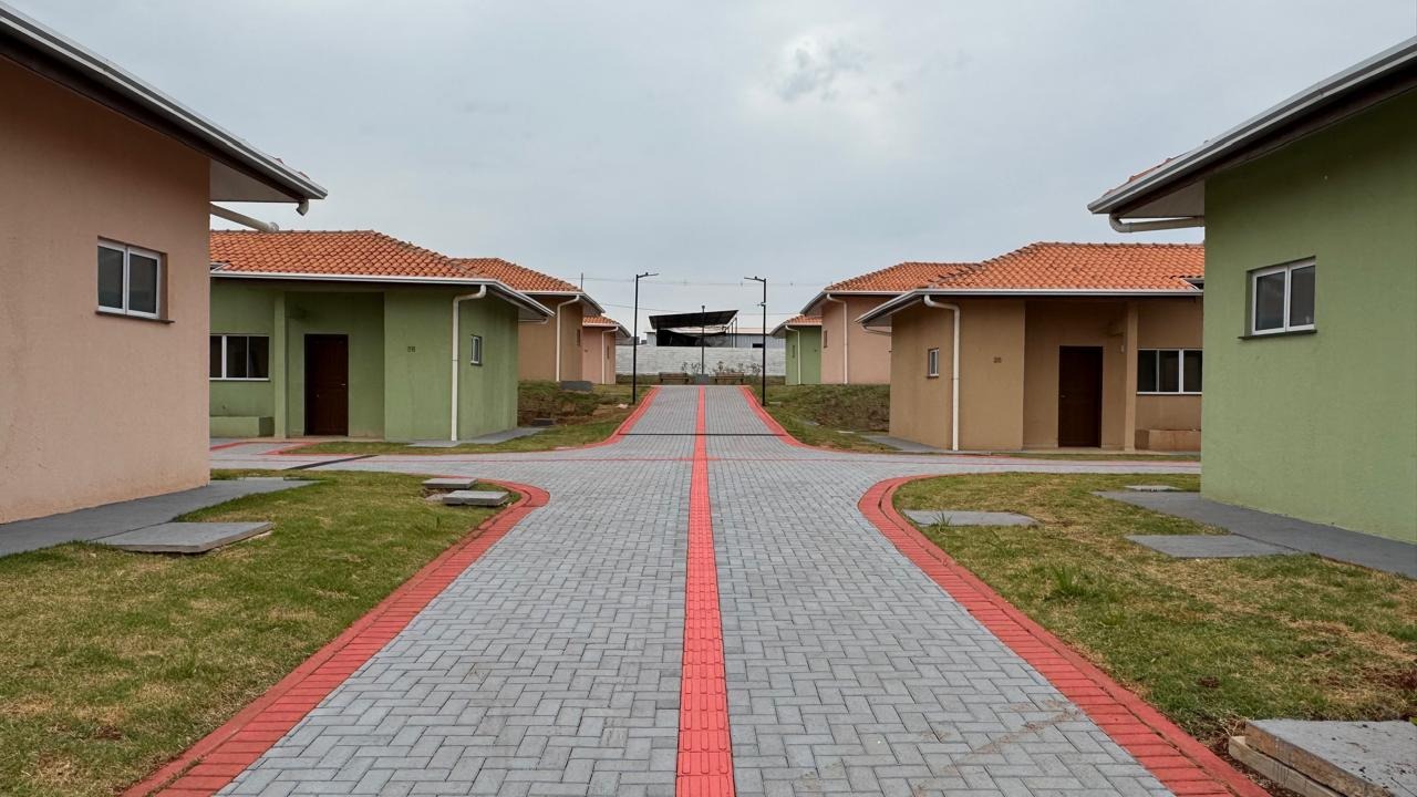 Ratinho Junior inaugura Condomínio do Idoso de Campo Mourão com 40 casas