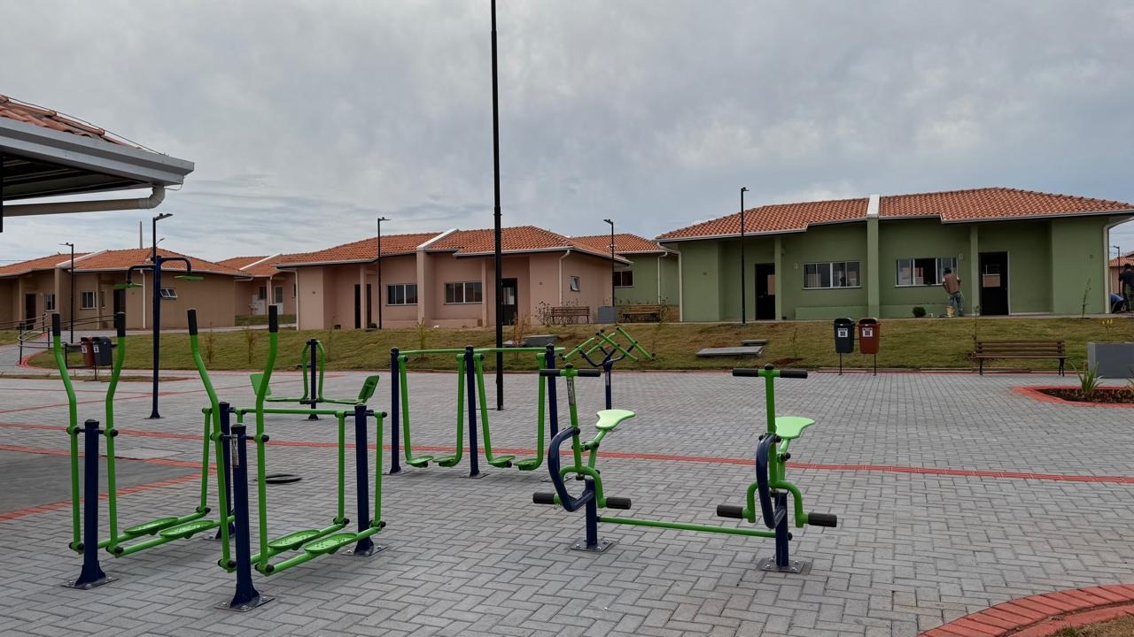 Ratinho Junior inaugura Condomínio do Idoso de Campo Mourão com 40 casas