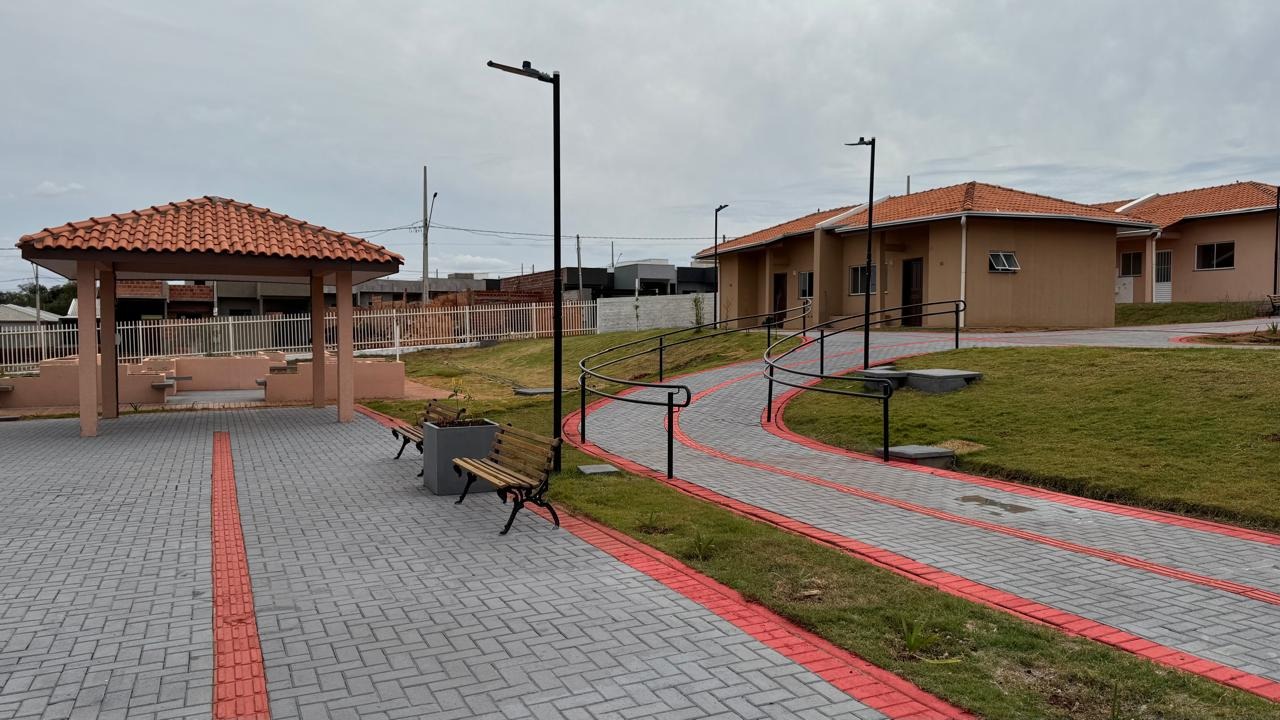 Ratinho Junior inaugura Condomínio do Idoso de Campo Mourão com 40 casas